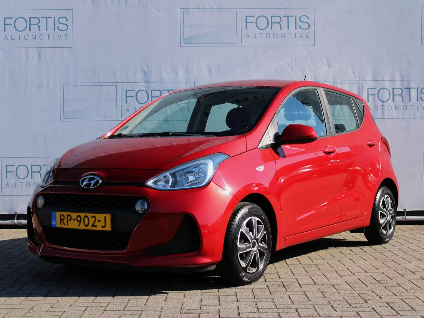 Hyundai i10 1.0i Comfort NL AUTO | AIRCO | ALL SEASONS | APK T Rood - 1