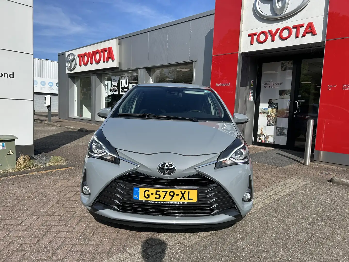 Toyota Yaris 1.5 VVT-i Y20 Gris - 2