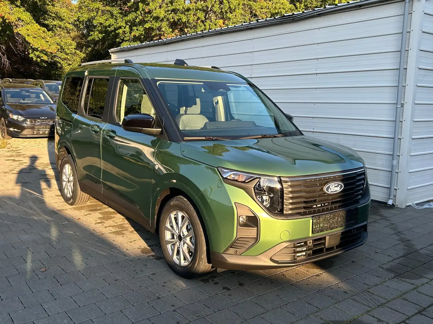 Ford Tourneo Courier Titanium 1.0L EcoBoost AT 5J Garant*Android Aut... Grün - 1