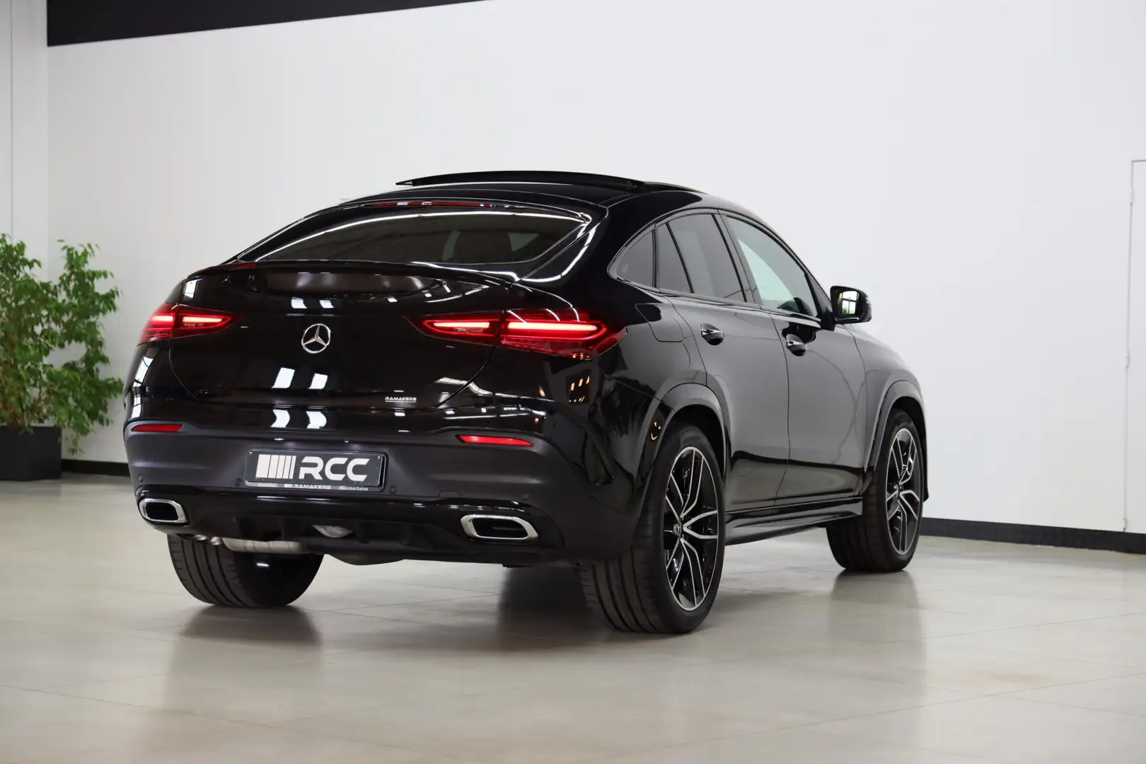 Mercedes-Benz GLE 300 d 4M COUPÉ | AMG Night 22" PANO Burmester AIRMATIC Negru - 2