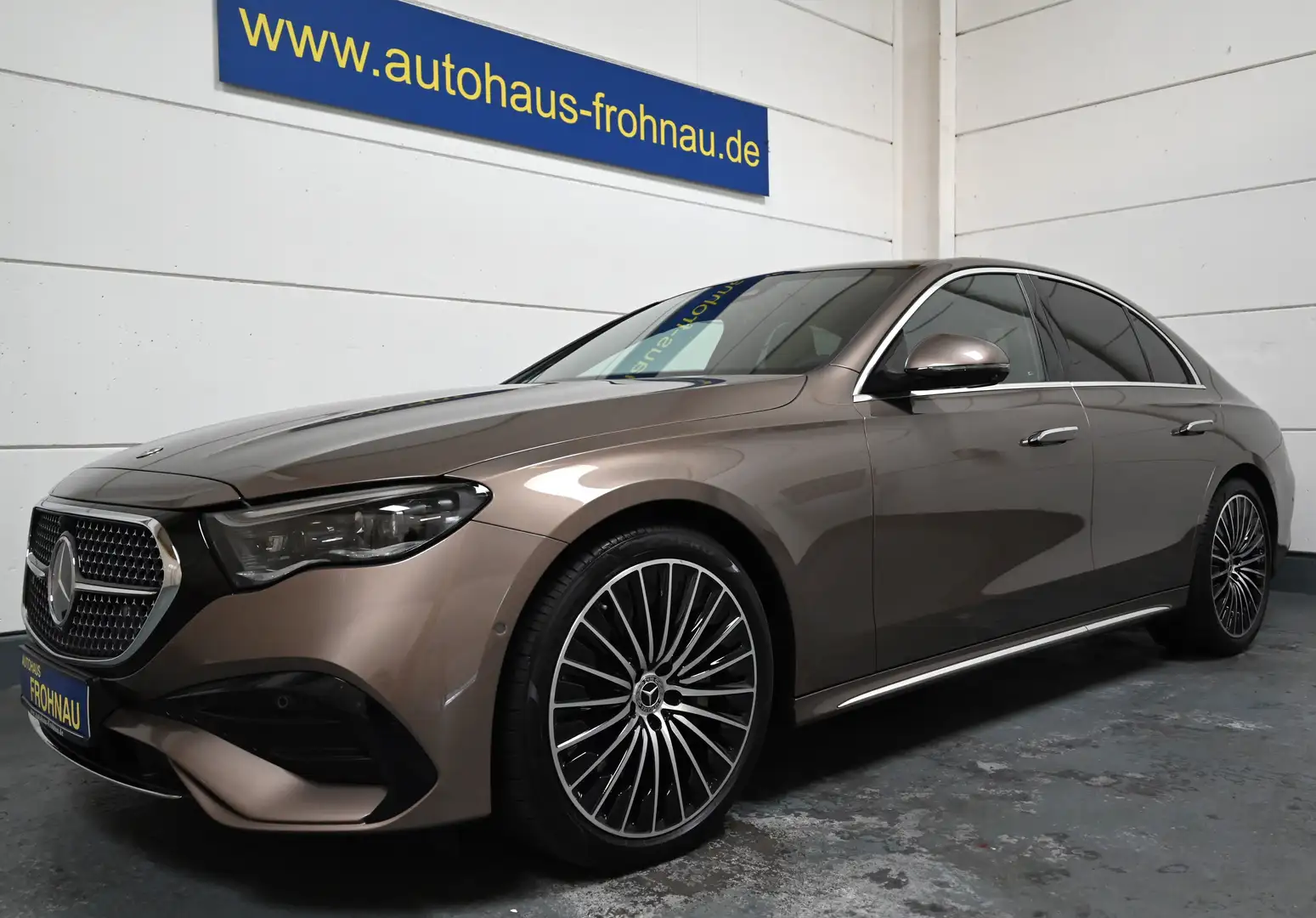 Mercedes-Benz E 220 d AMG Pano20"Burmeister ACC Totwinkel Standheizung Maro - 1