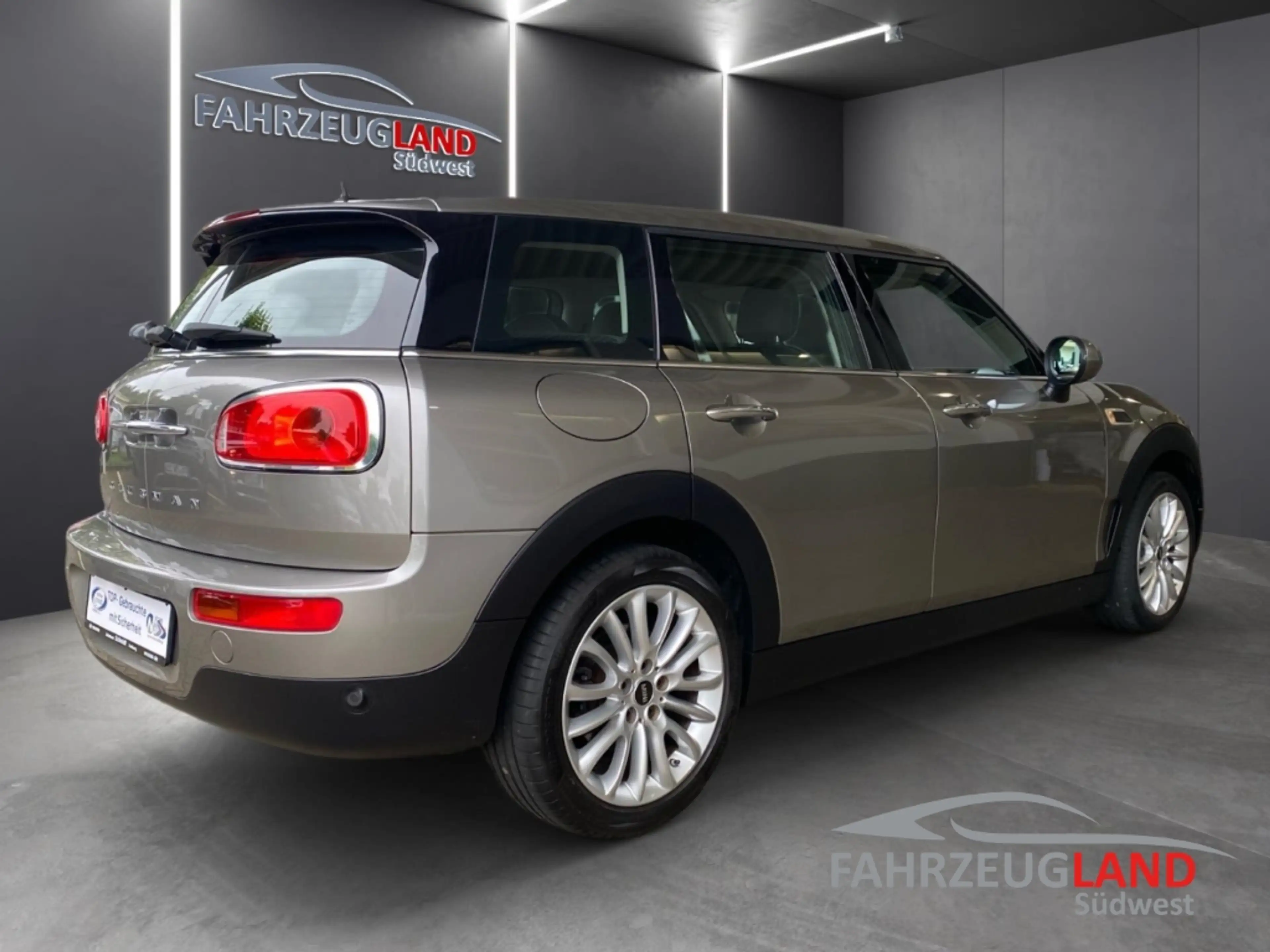 MINI One Clubman 2-Zonenklima SHZ PDC Keyless Bluetooth Ambientebel — photo 3