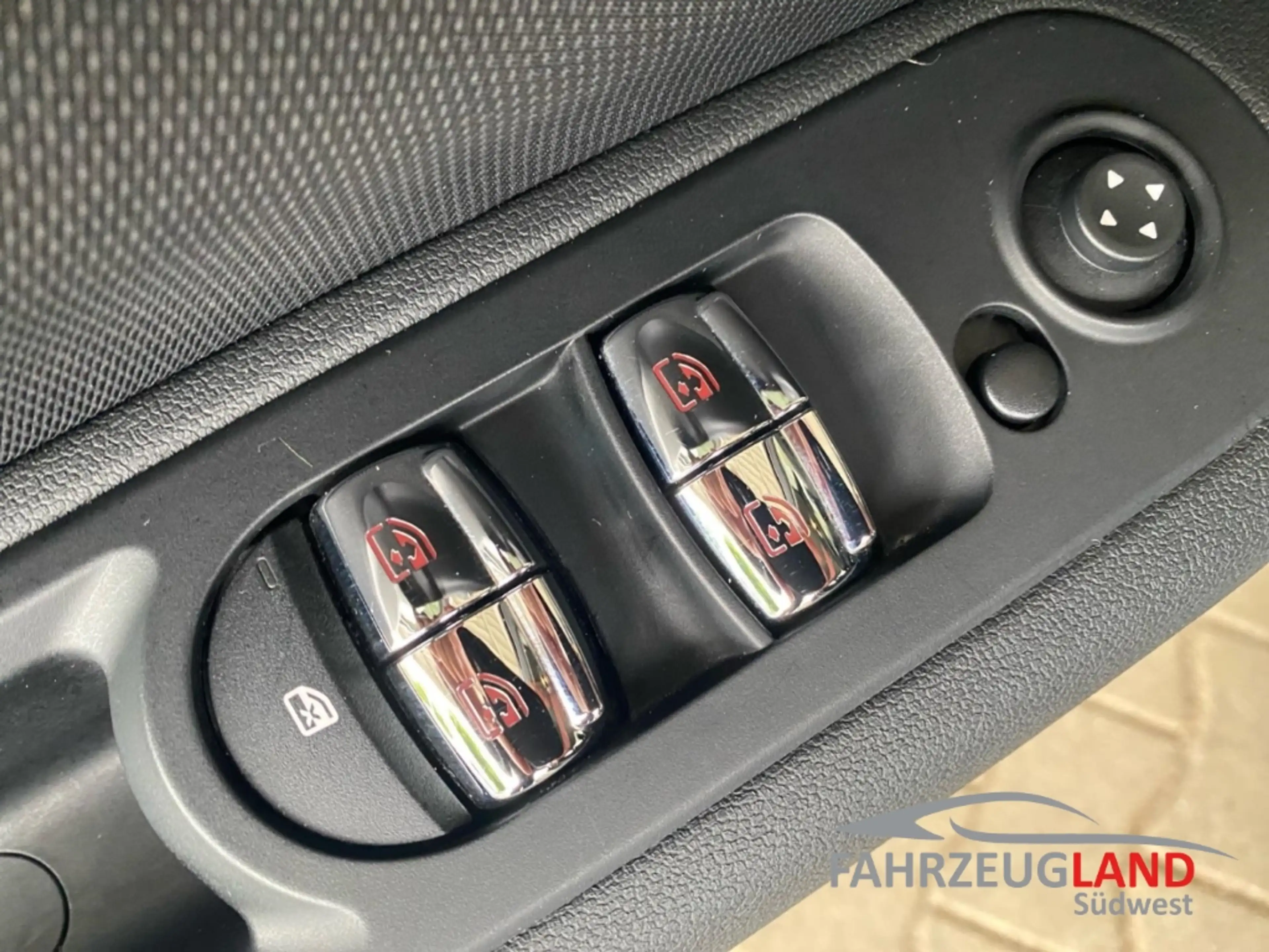 MINI One Clubman 2-Zonenklima SHZ PDC Keyless Bluetooth Ambientebel — photo 15