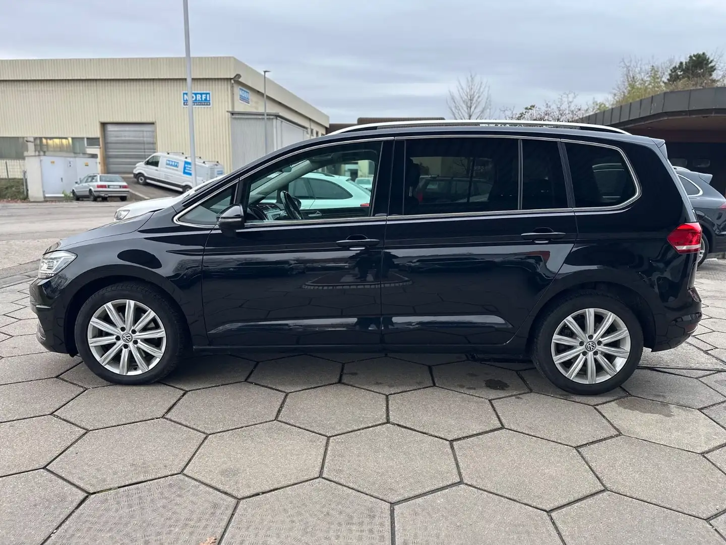 Volkswagen Touran Highline BMT/Start-Stopp Zwart - 2