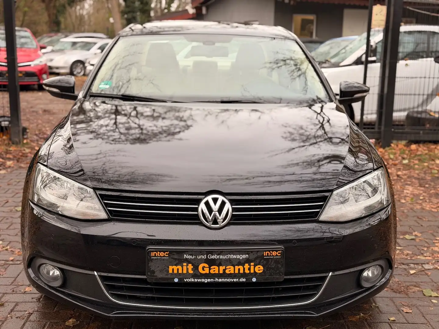 Volkswagen Jetta 1.4 TSI DSG Trendline Schwarz - 1
