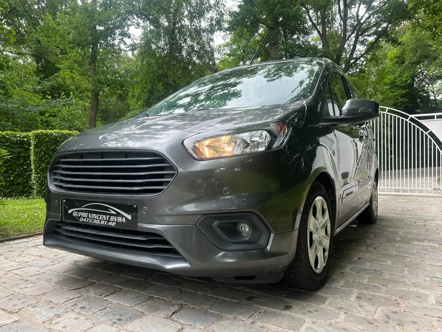 Ford Tourneo Courier 1.5 TDCi Trend siva - 2