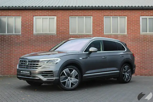 Volkswagen Touareg 3.0 TSi eHybrid 4MOTION | Pano | Trekhaak | Memory