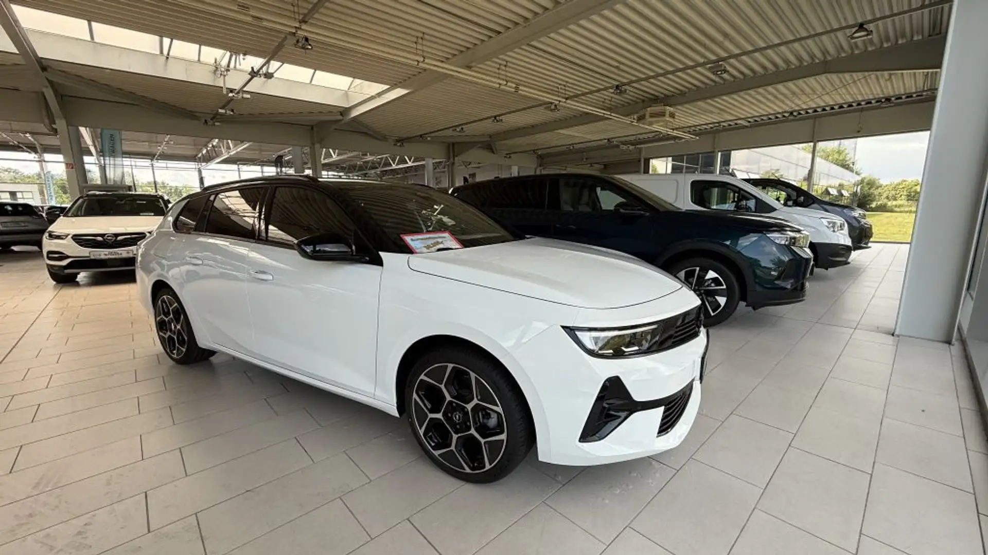 Opel Astra Sports Tourer 1.2 Turbo Hybrid 48 V GS (L) Weiß - 2