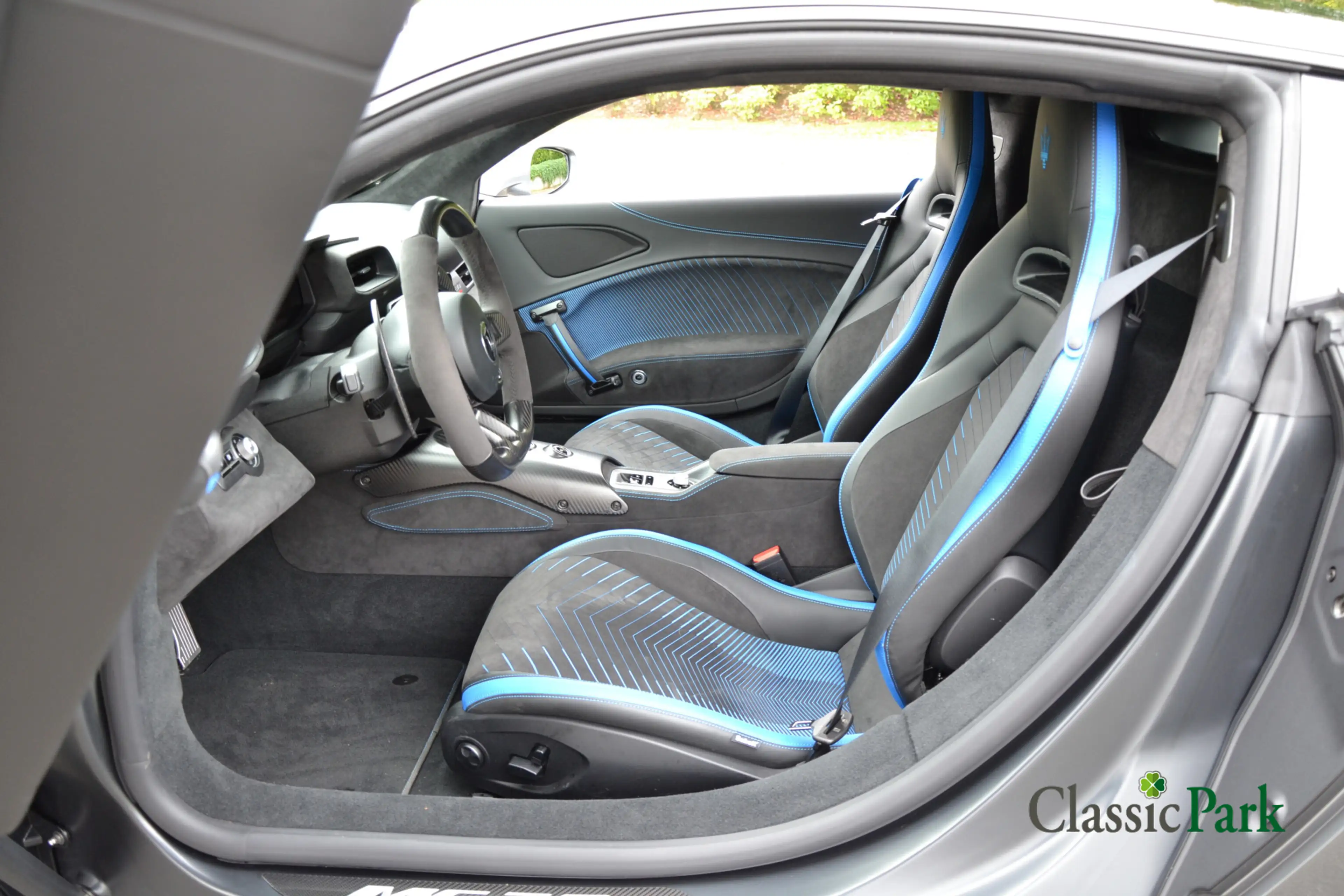 Maserati MC20 — photo 10