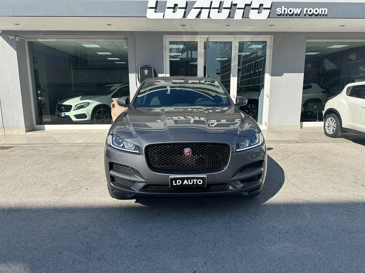 Jaguar F-Pace F-Pace 2.0d i4 Portfolio awd 180cv auto my20 - 1