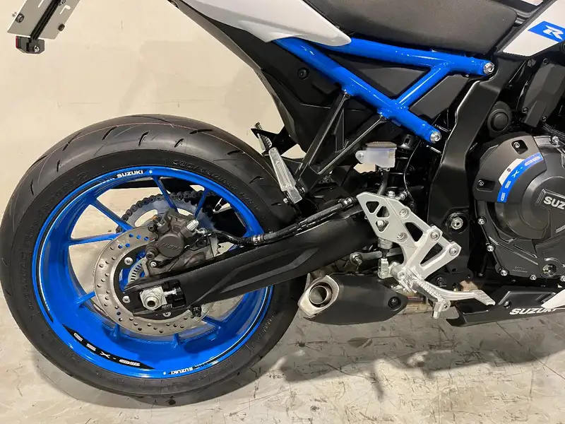 Suzuki GSX 8S - foto 4