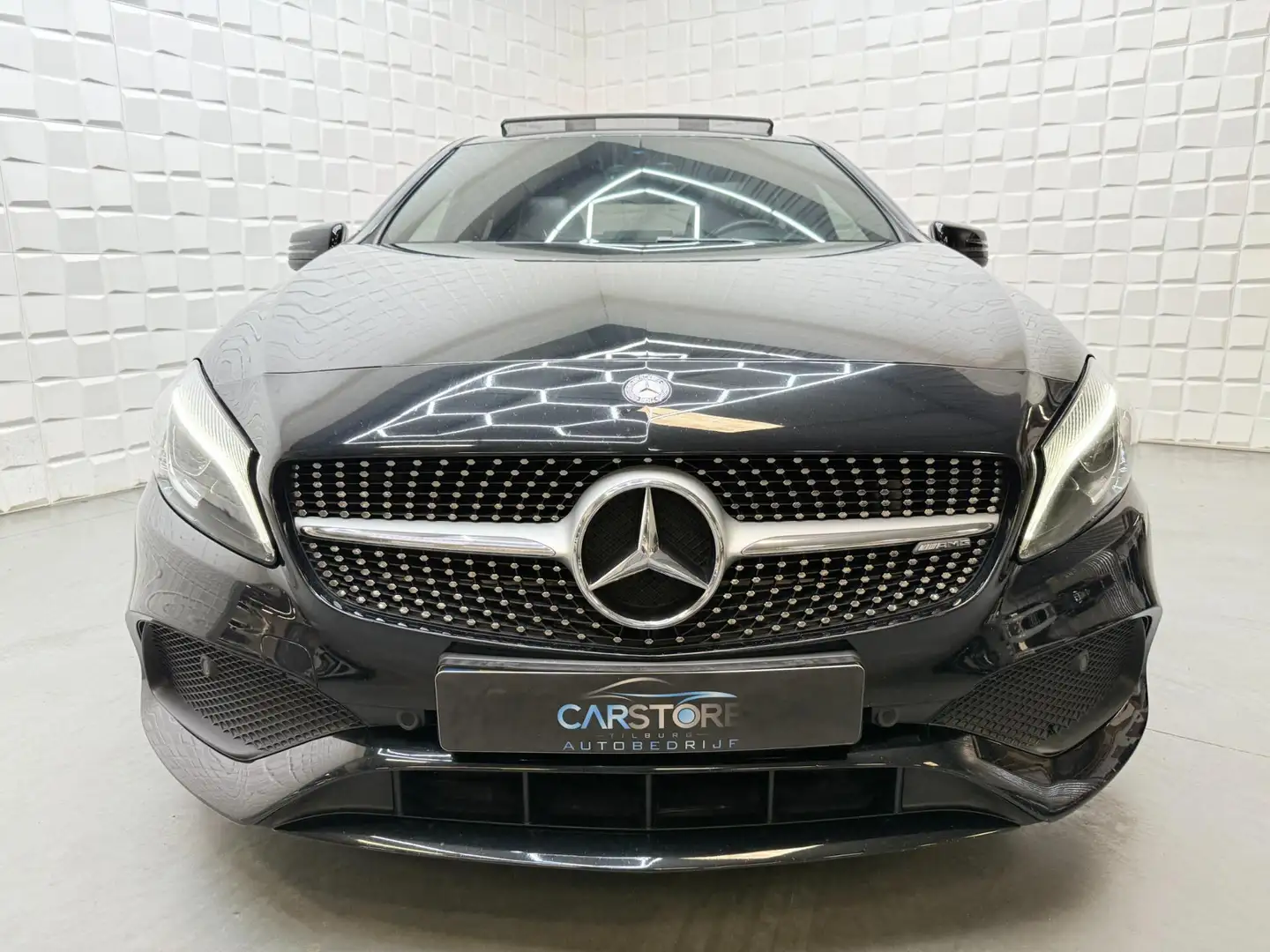 Mercedes-Benz A 180 AMG PANO NAVI PDC LEER NAP Zwart - 2