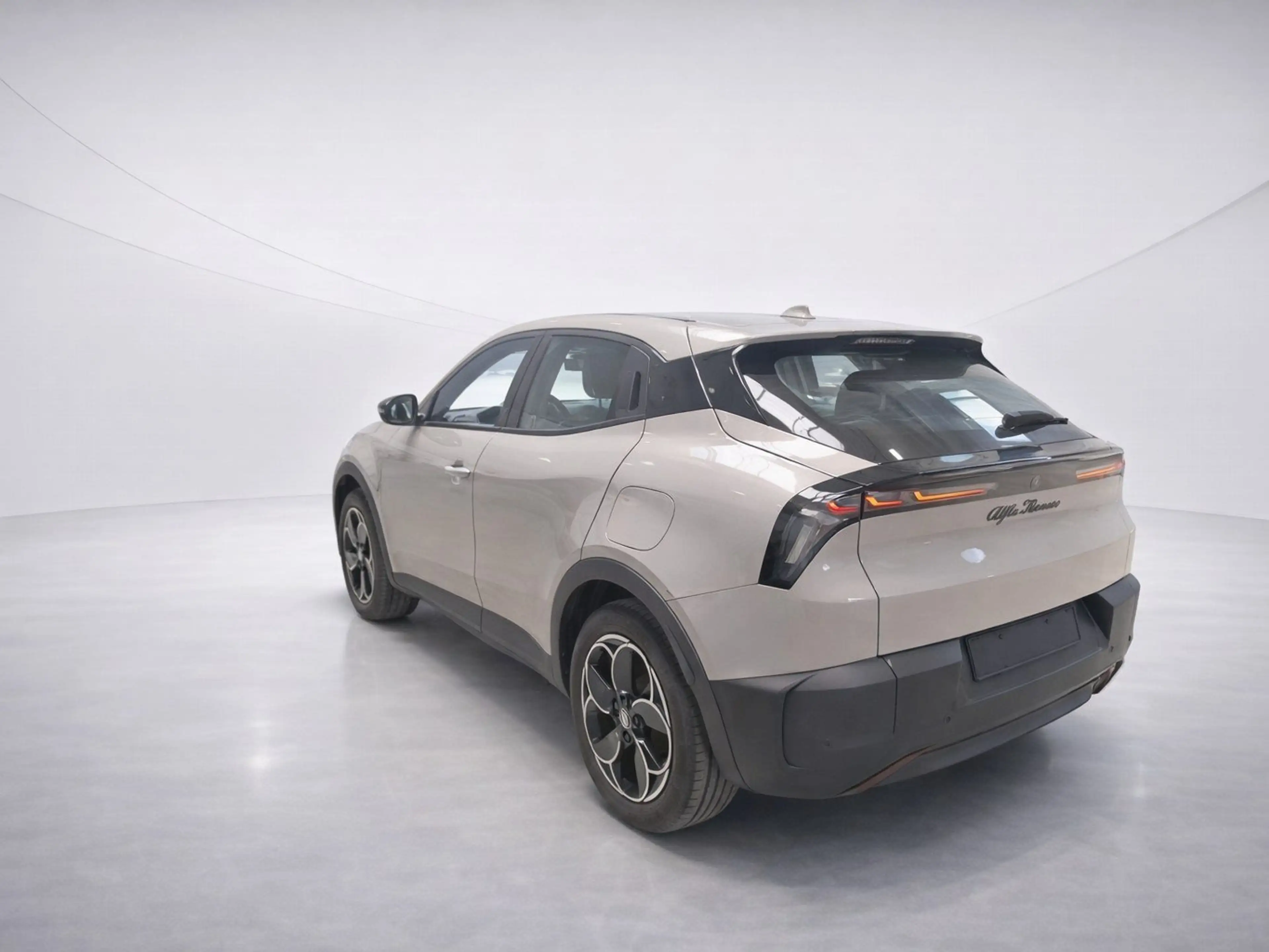 Alfa Romeo Junior Elettrica 54 kWh ACC/LED/PDC/Carplay — photo 4