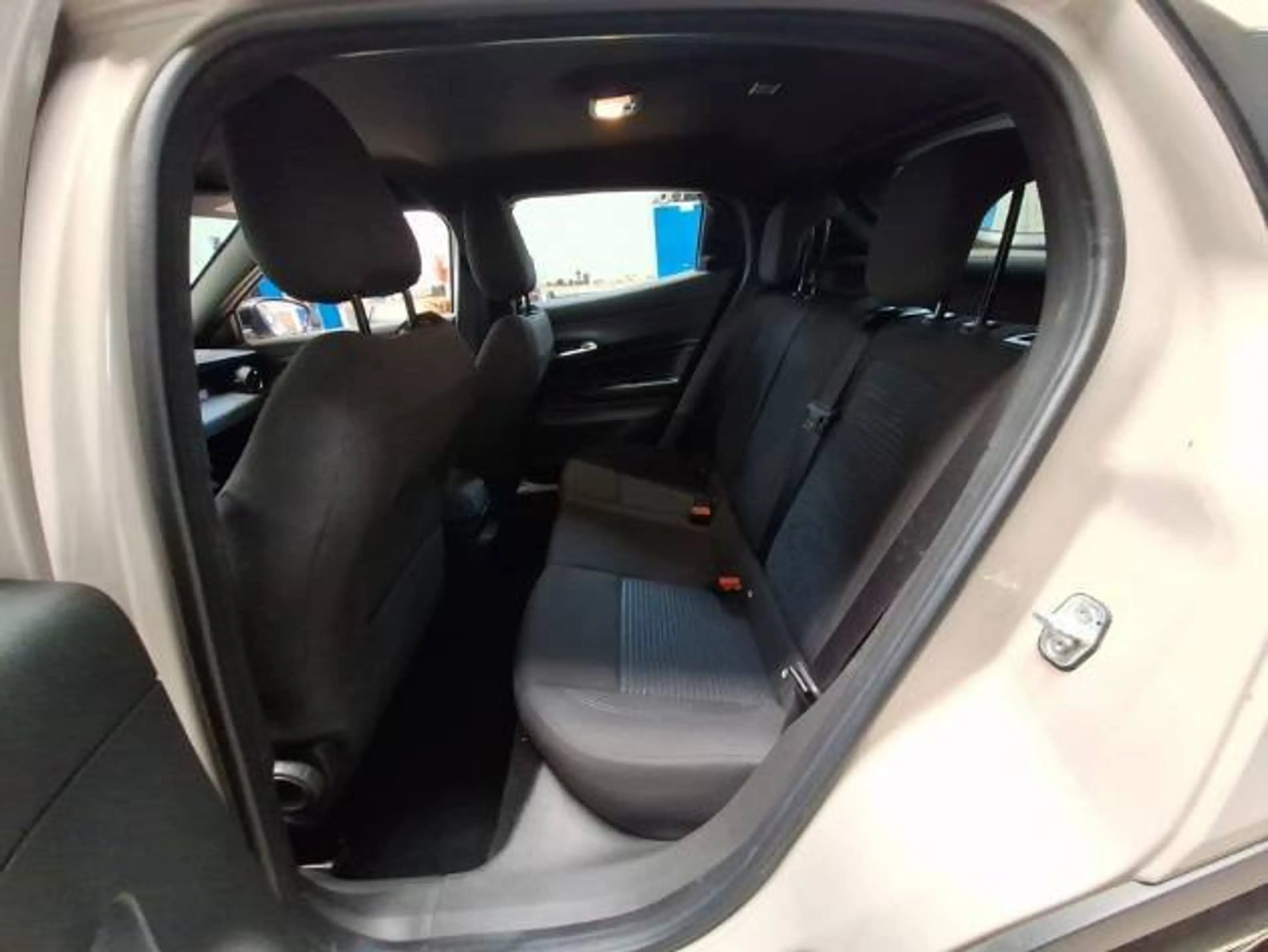Alfa Romeo Junior Elettrica 54 kWh ACC/LED/PDC/Carplay — photo 8