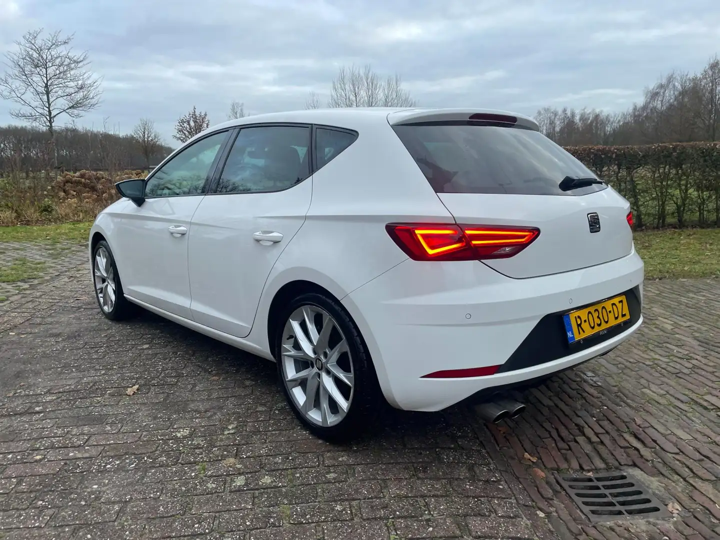 SEAT Leon 1.4 TSI FR 150 PK Business Intense- Carplay-Camera Wit - 2