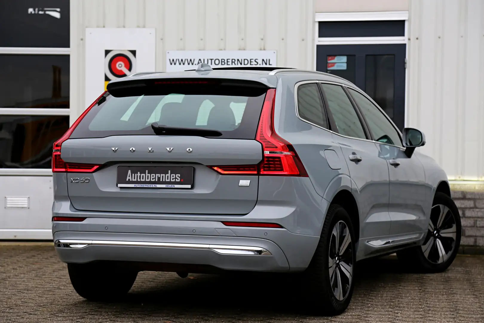 Volvo XC60 2.0 T6 Plug-in hybrid AWD Plus Bright*Long Range*P Gris - 2