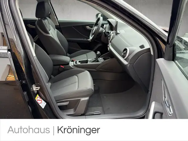 Audi Q2 view 9