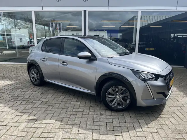 Peugeot e-208 EV Allure 50 kWh Pano / Led / Cruise / carplay / C