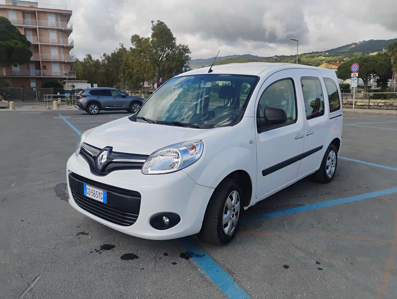 Renault Kangoo 1,5 cdi 70 kw limited / autovettura