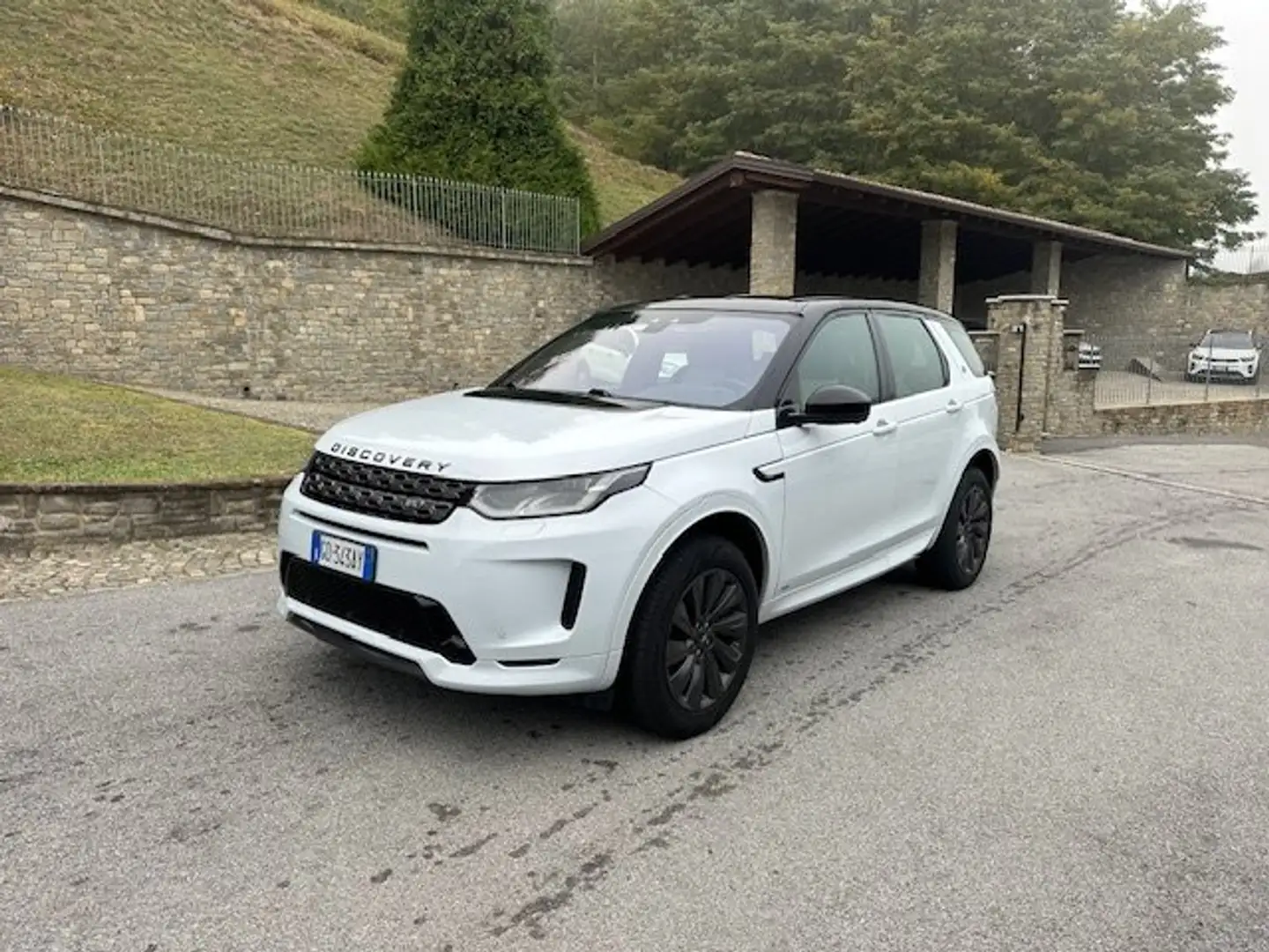 Land Rover Discovery Sport I 2020 2.0d i4 mhev R-Dynamic SE awd 150cv auto Bianco - 2