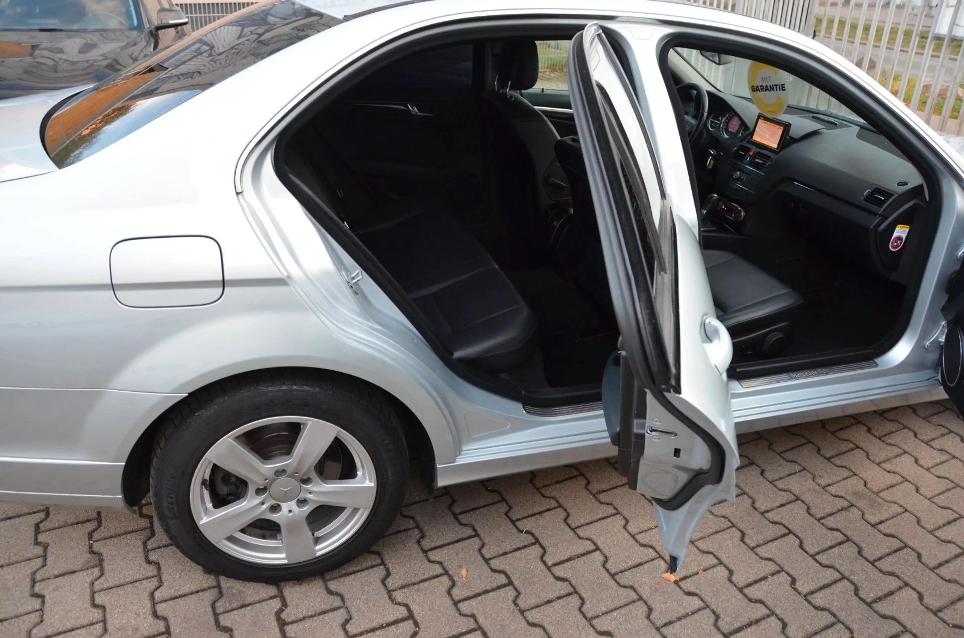 Mercedes-Benz C 220 Leder Navi PDC Tüv Neu Inspektion Neu — photo 38