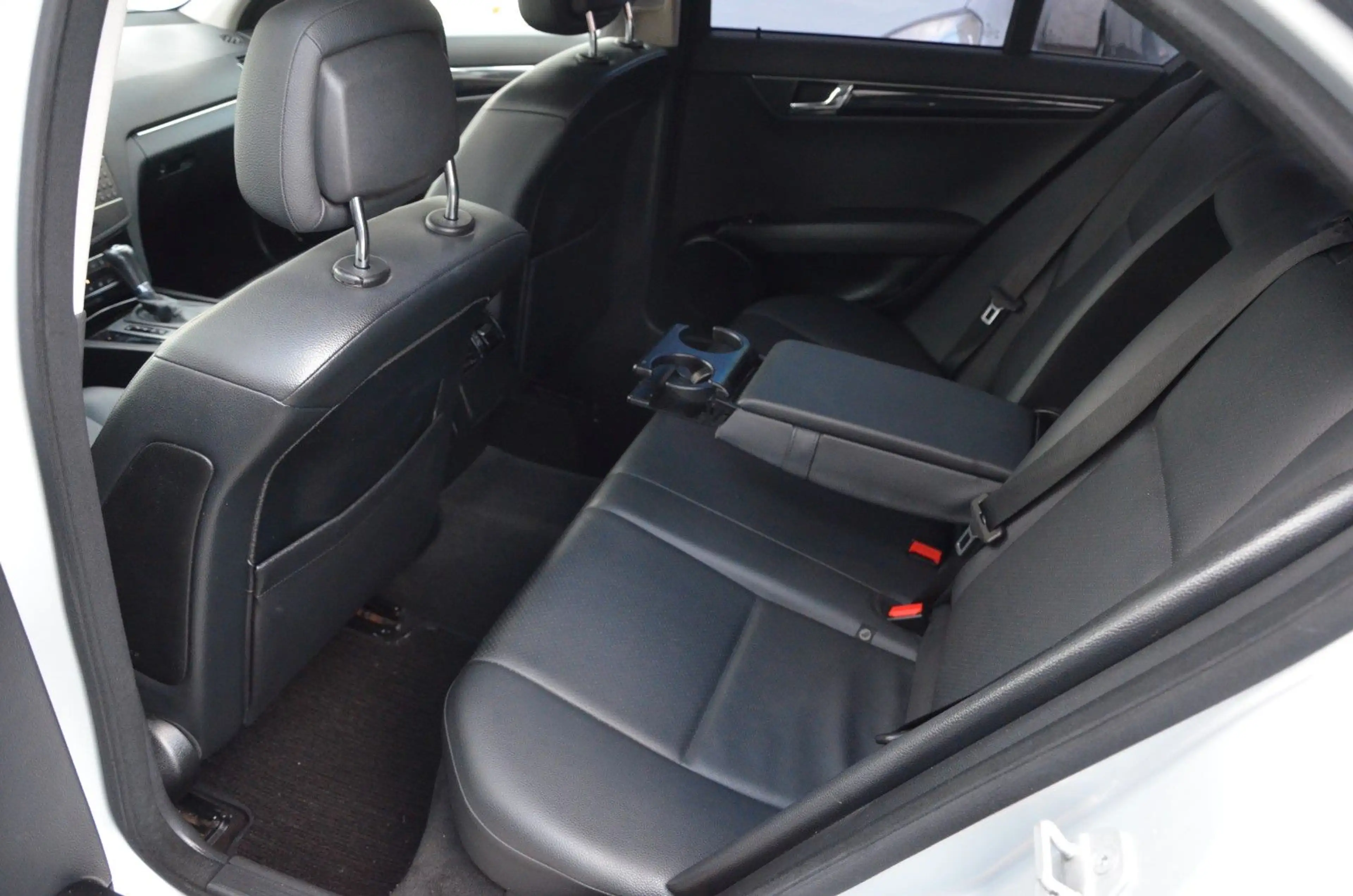 Mercedes-Benz C 220 Leder Navi PDC Tüv Neu Inspektion Neu — photo 25