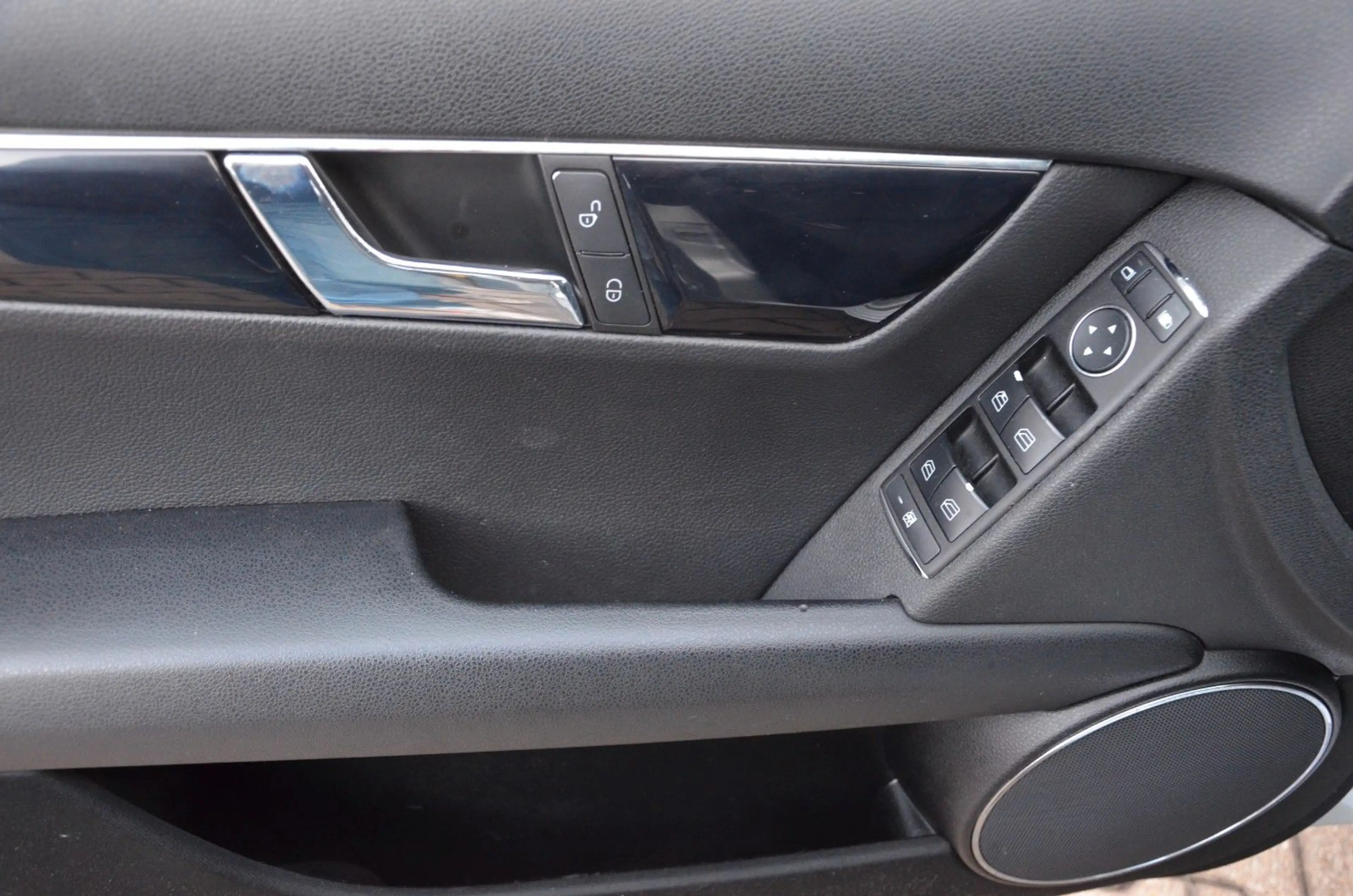Mercedes-Benz C 220 Leder Navi PDC Tüv Neu Inspektion Neu — photo 33