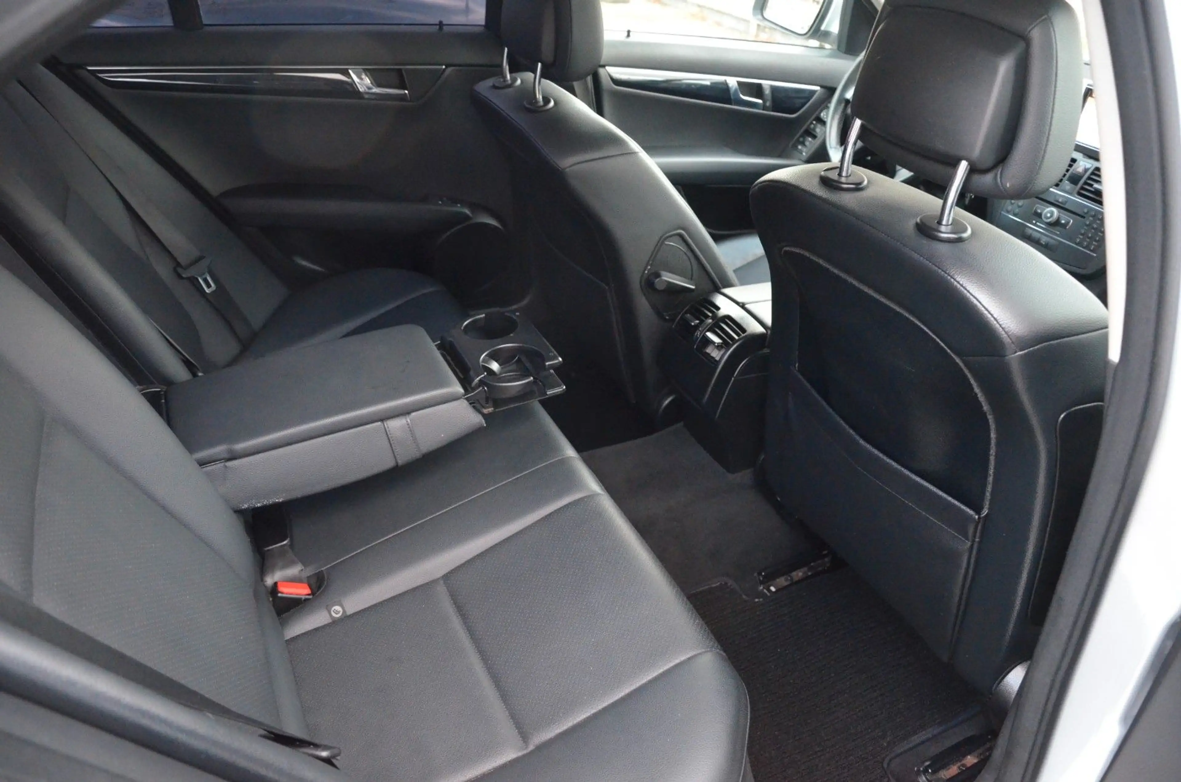 Mercedes-Benz C 220 Leder Navi PDC Tüv Neu Inspektion Neu — photo 26
