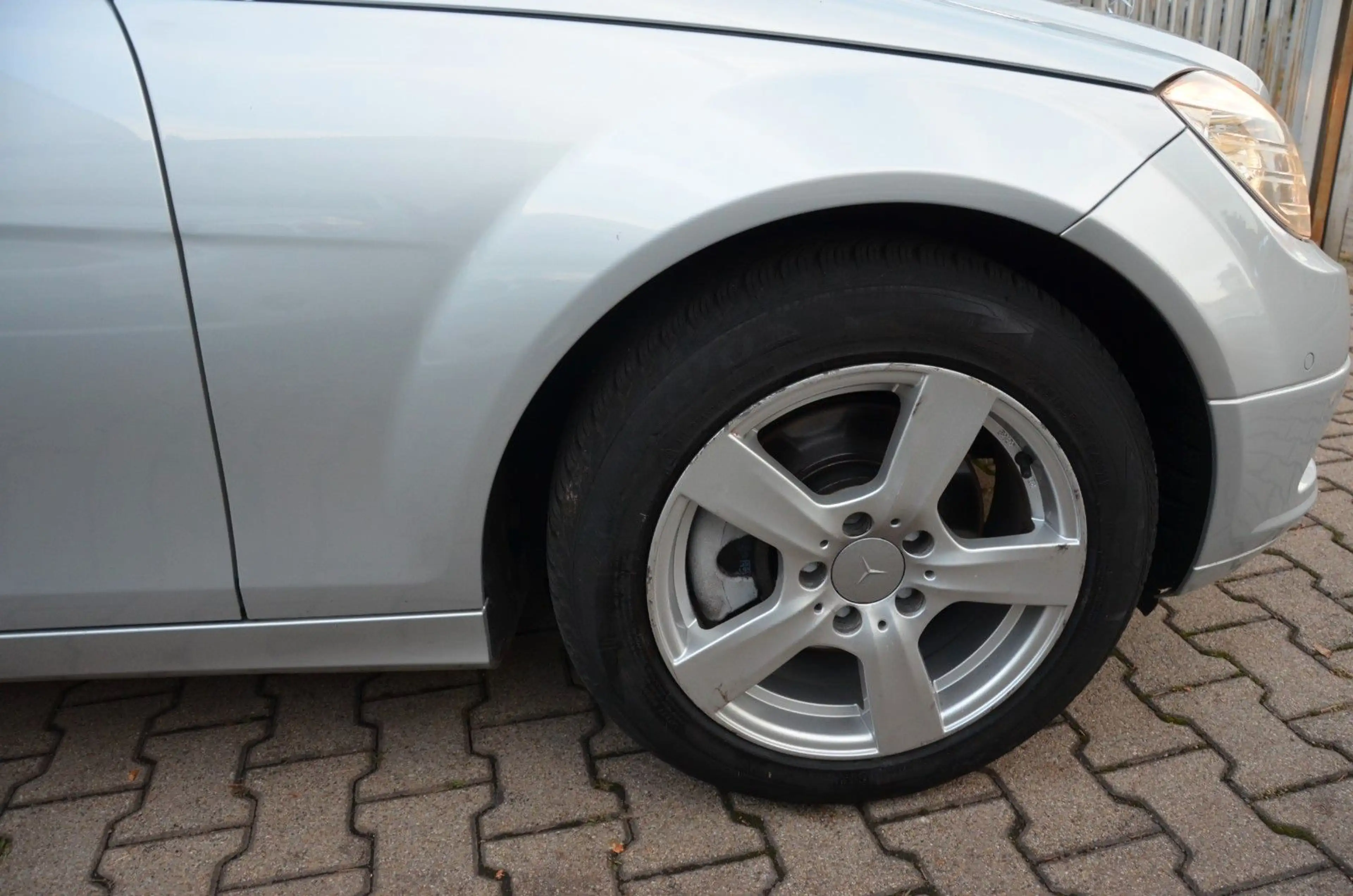 Mercedes-Benz C 220 Leder Navi PDC Tüv Neu Inspektion Neu — photo 43