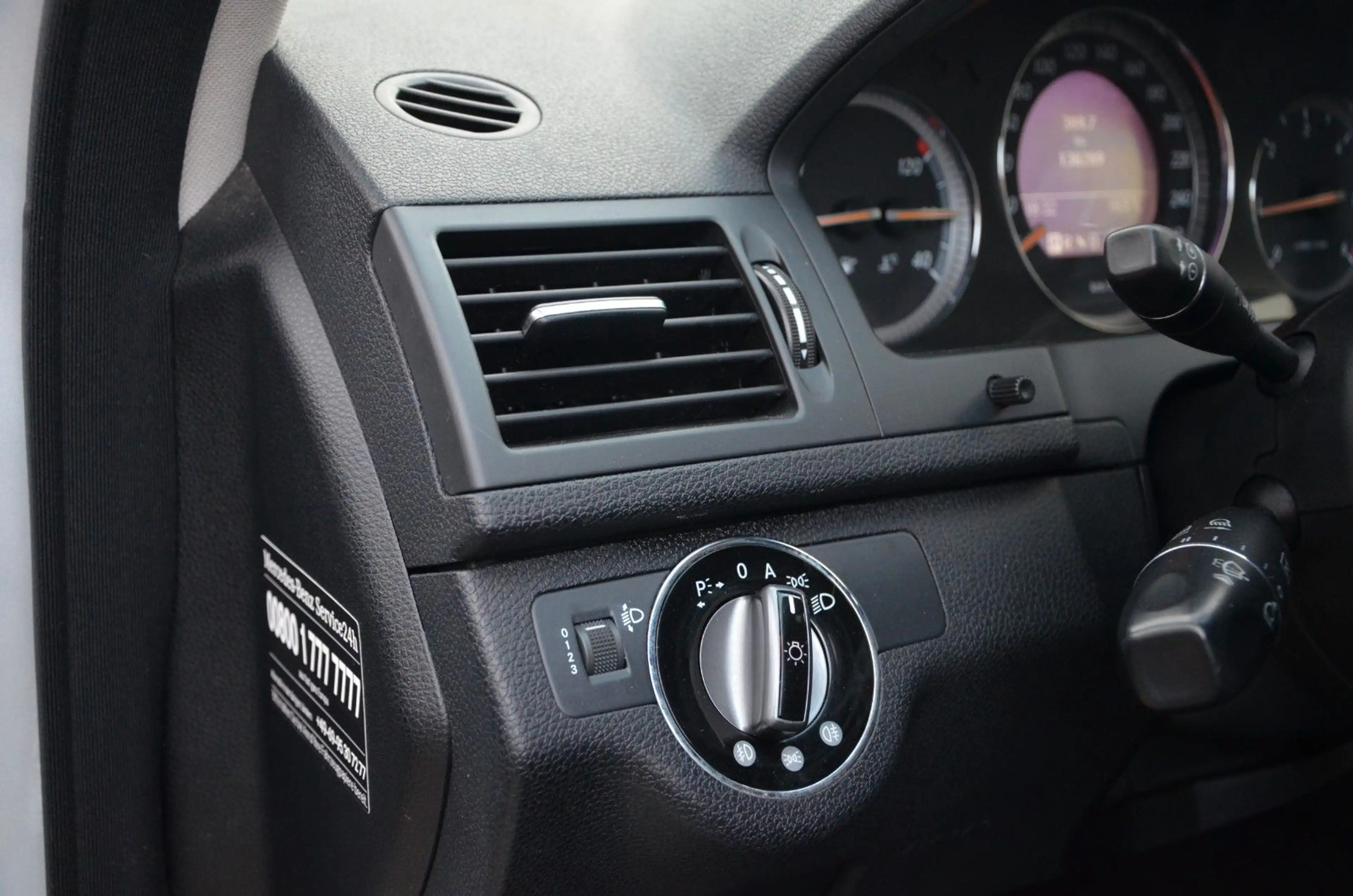 Mercedes-Benz C 220 Leder Navi PDC Tüv Neu Inspektion Neu — photo 32