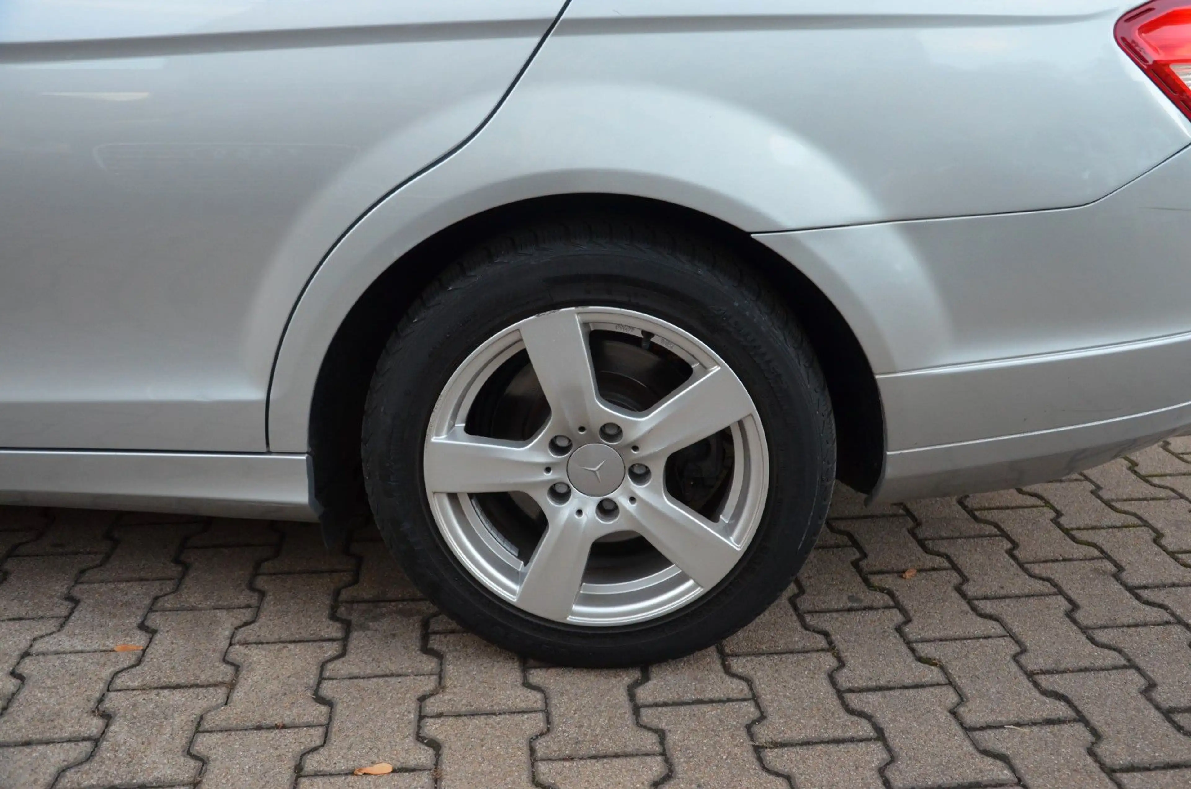 Mercedes-Benz C 220 Leder Navi PDC Tüv Neu Inspektion Neu — photo 45