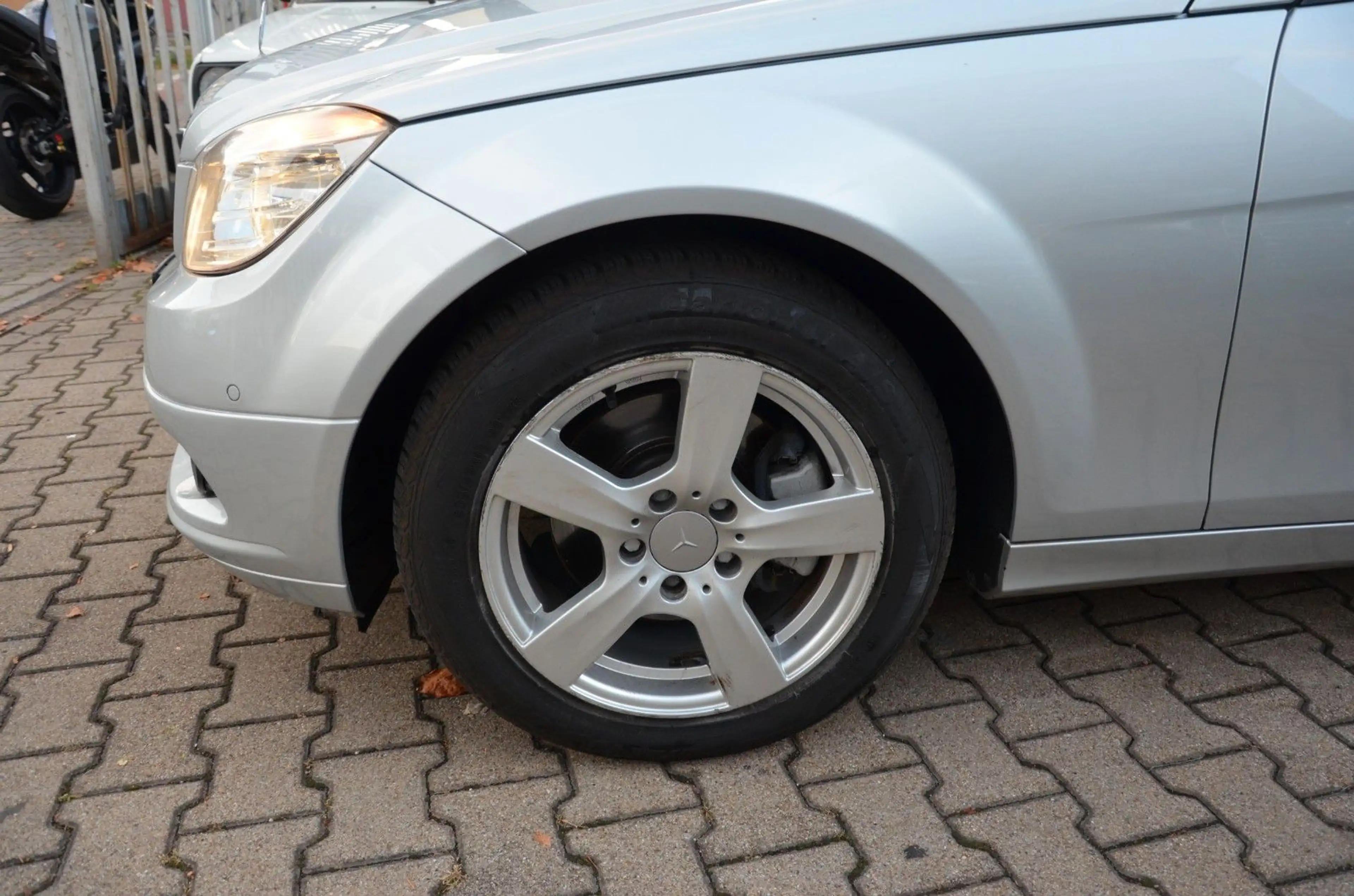 Mercedes-Benz C 220 Leder Navi PDC Tüv Neu Inspektion Neu — photo 44