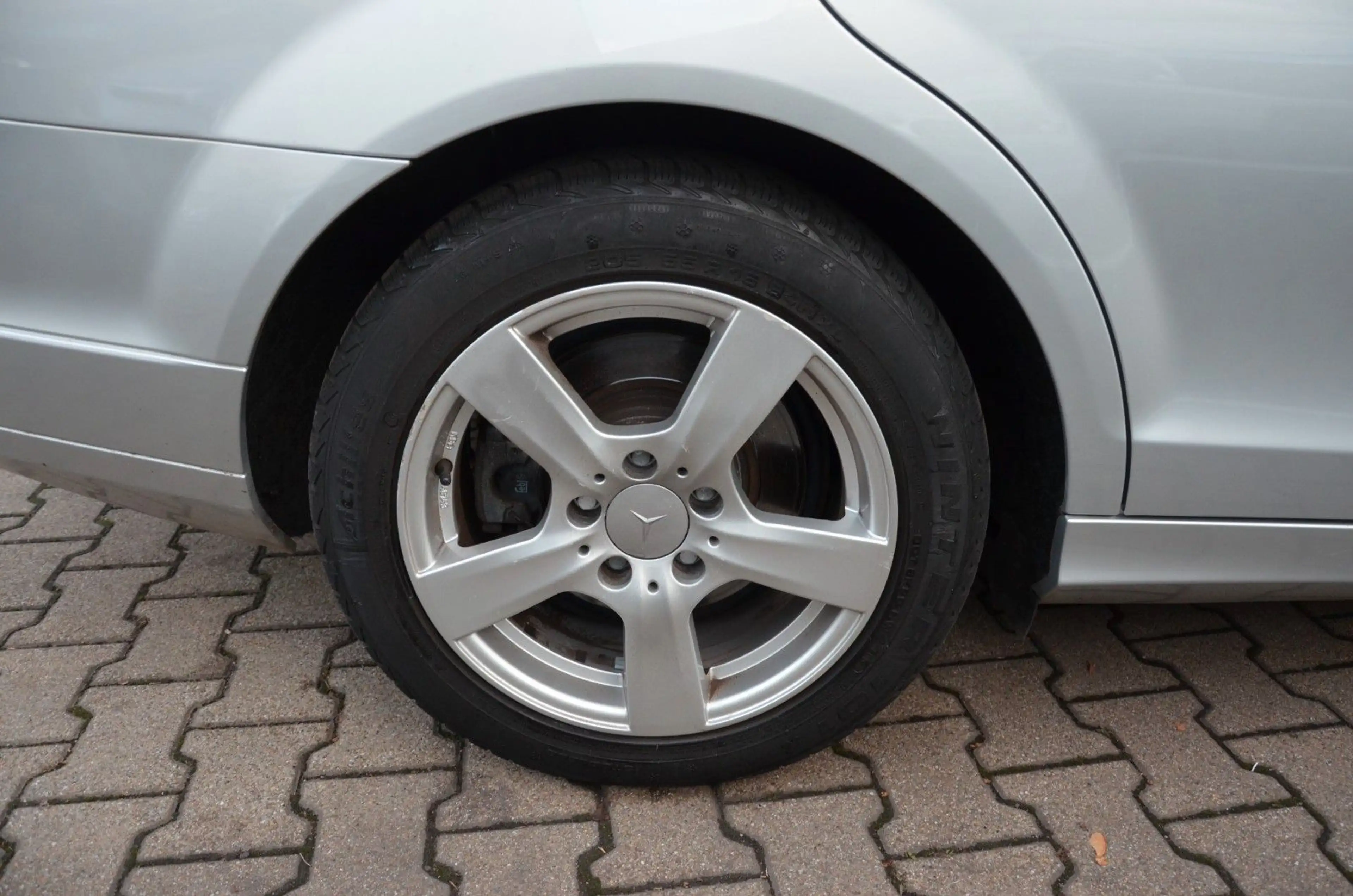 Mercedes-Benz C 220 Leder Navi PDC Tüv Neu Inspektion Neu — photo 42