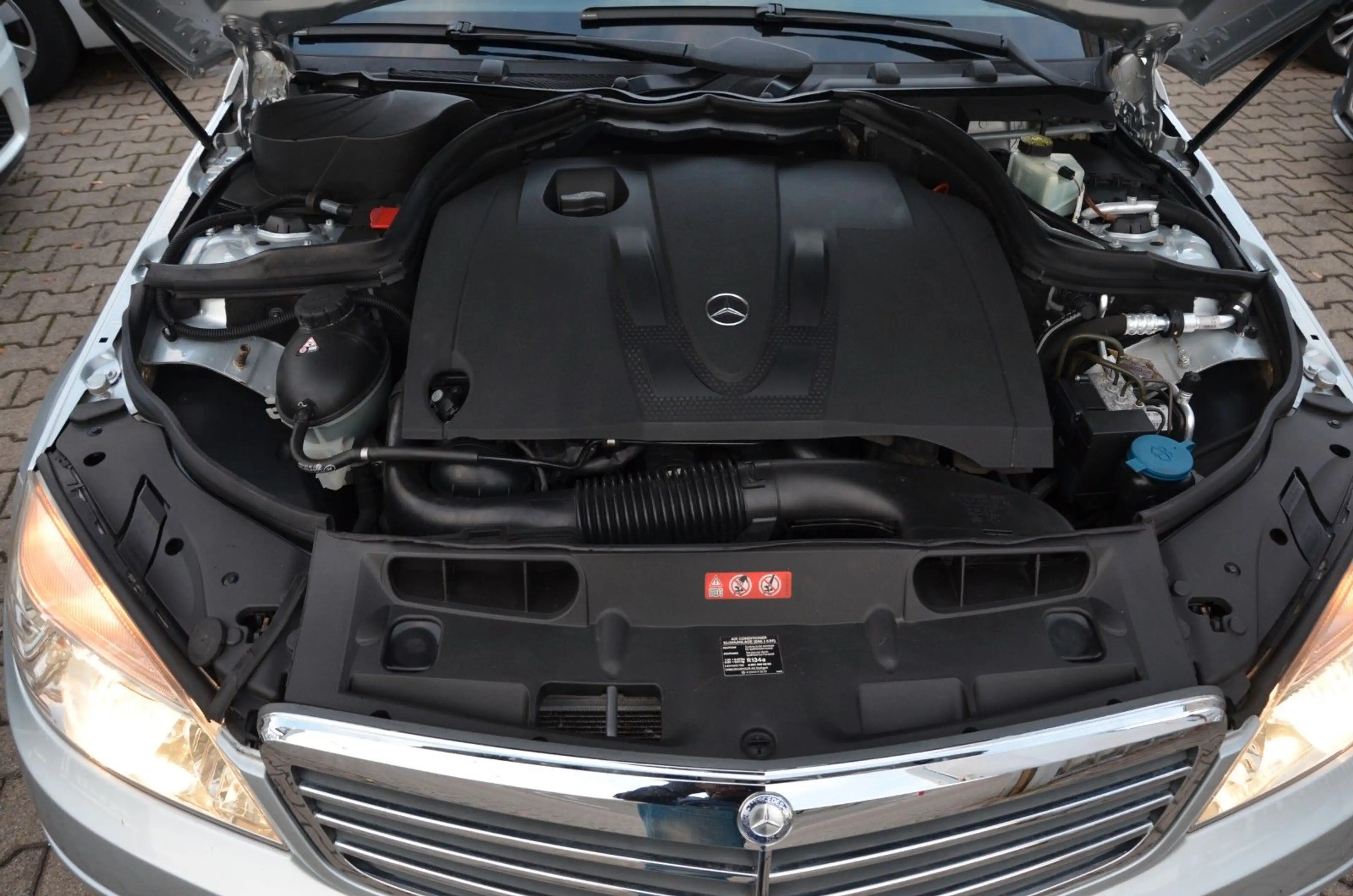 Mercedes-Benz C 220 Leder Navi PDC Tüv Neu Inspektion Neu — photo 39