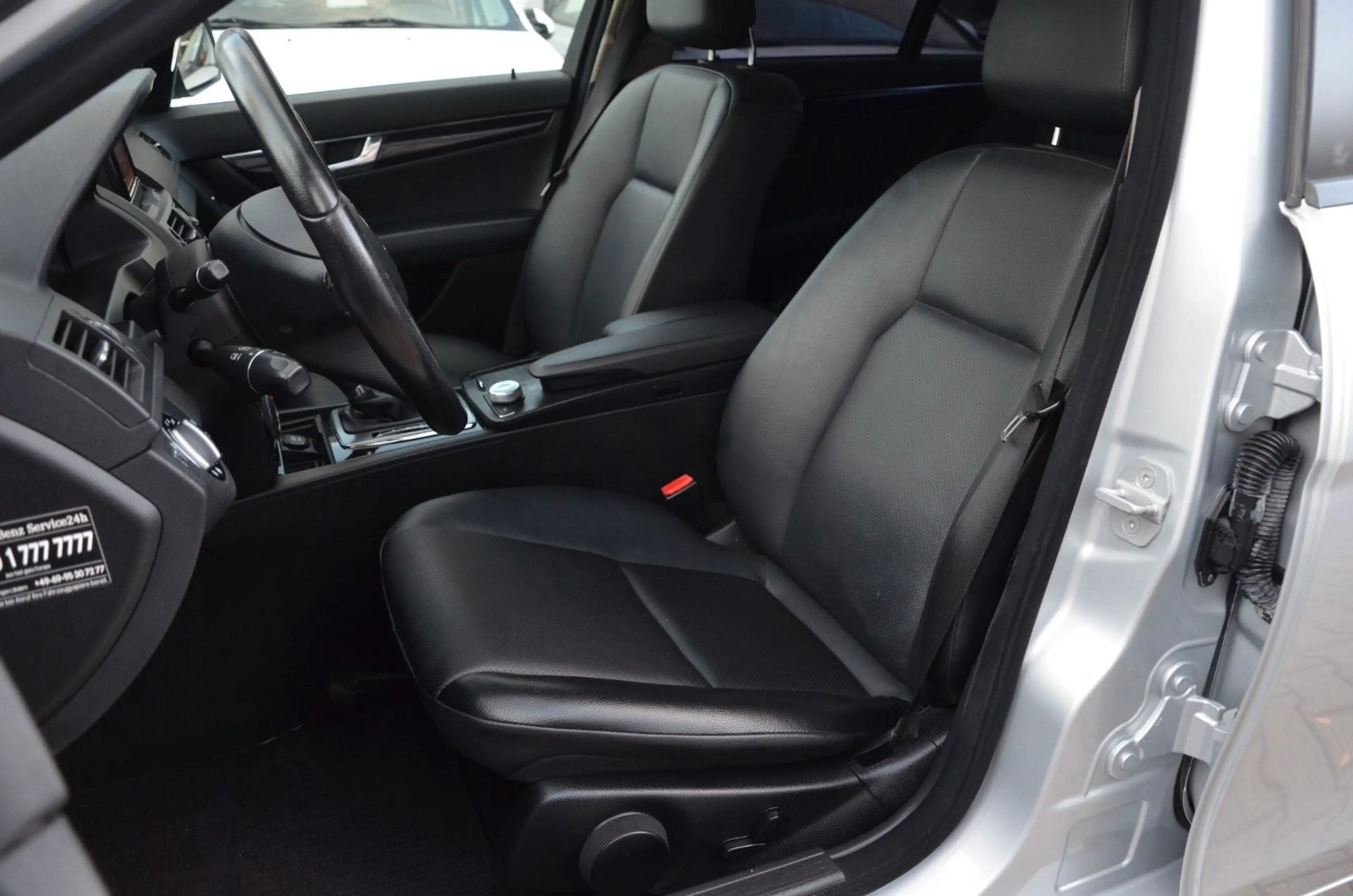 Mercedes-Benz C 220 Leder Navi PDC Tüv Neu Inspektion Neu — photo 24