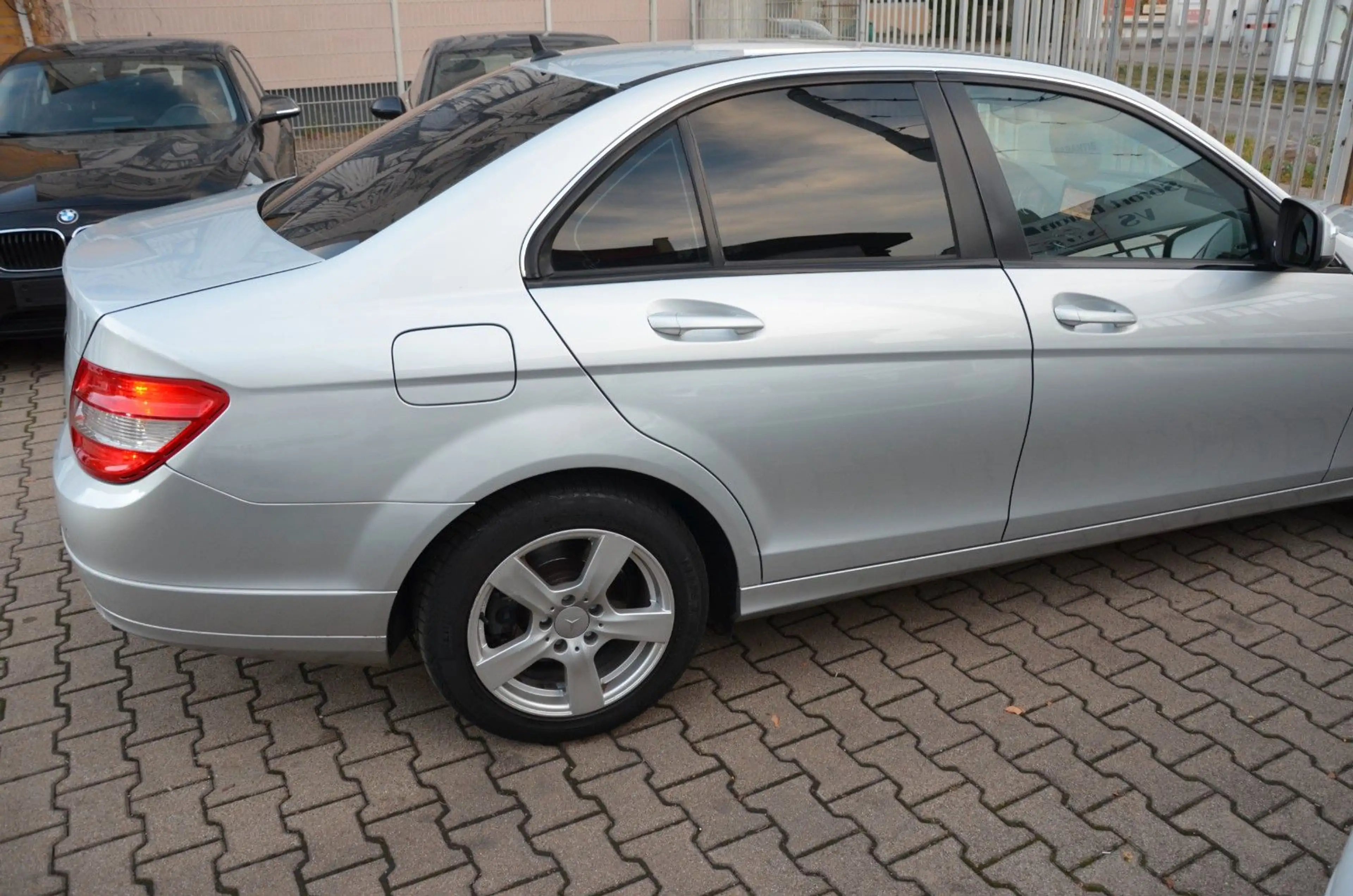 Mercedes-Benz C 220 Leder Navi PDC Tüv Neu Inspektion Neu — photo 41