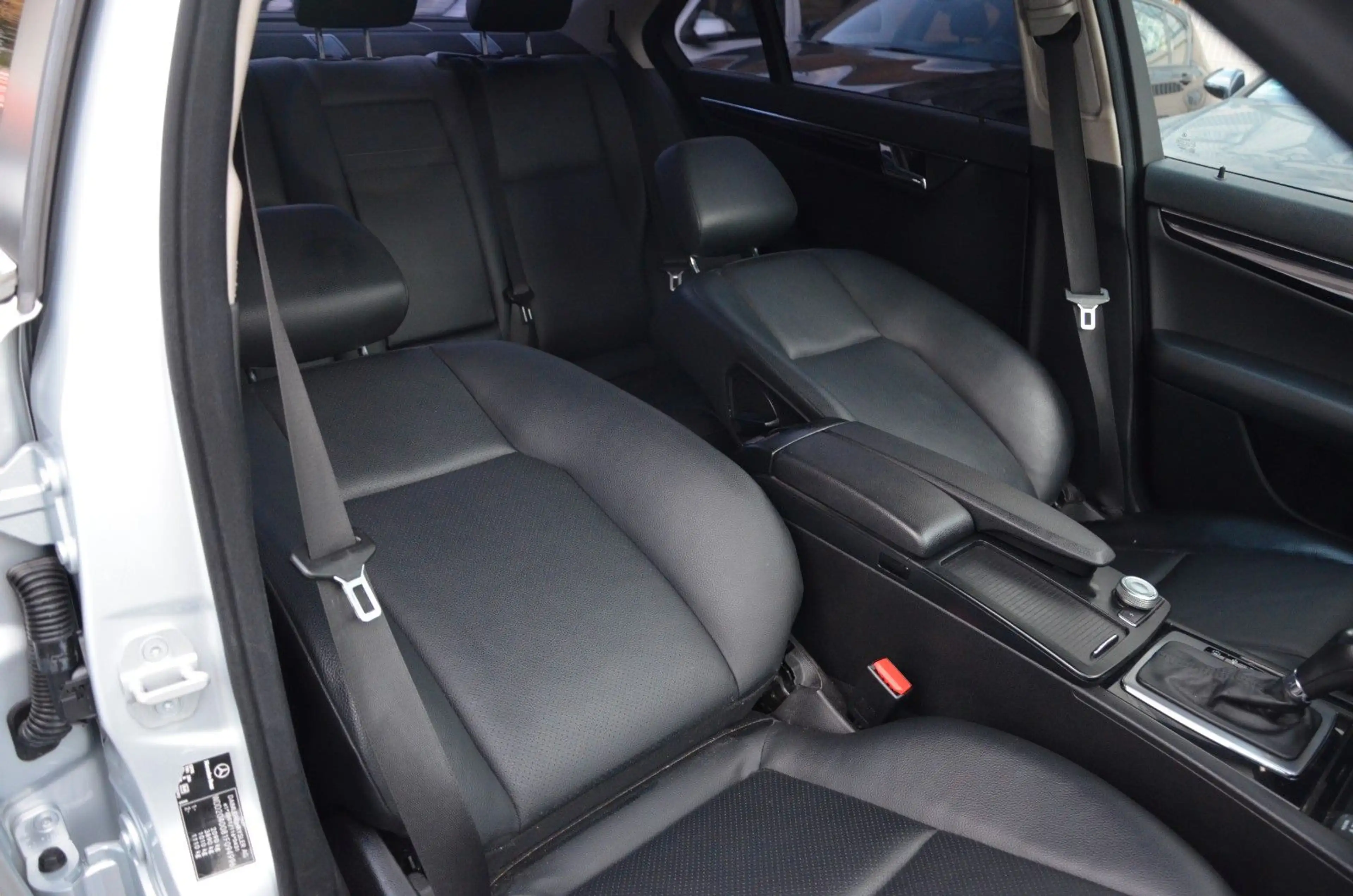 Mercedes-Benz C 220 Leder Navi PDC Tüv Neu Inspektion Neu — photo 31