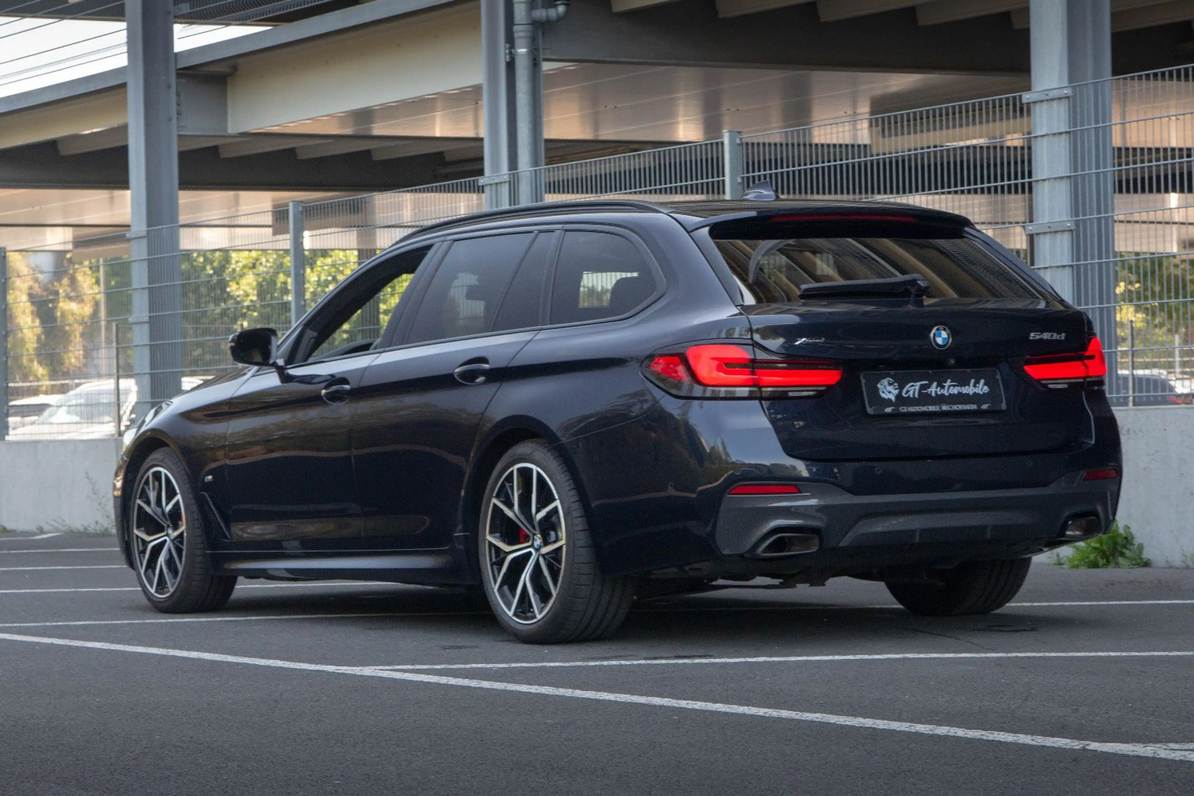 BMW 540 d xDrive *M Sport Pro*HUD*360°*PANO*KeylessGo — photo 11