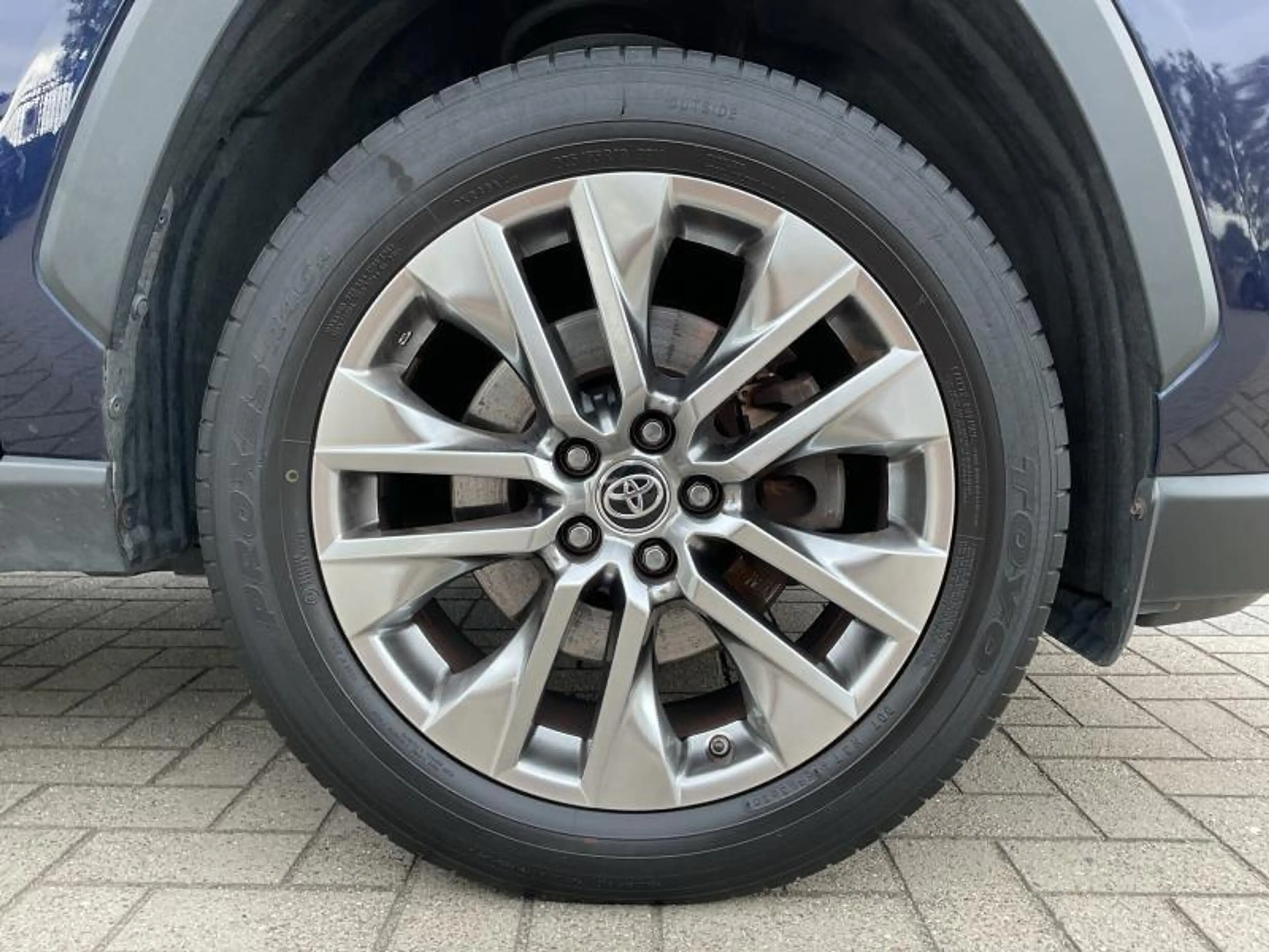 Toyota RAV4 Premium Plus JBL PANO — photo 9