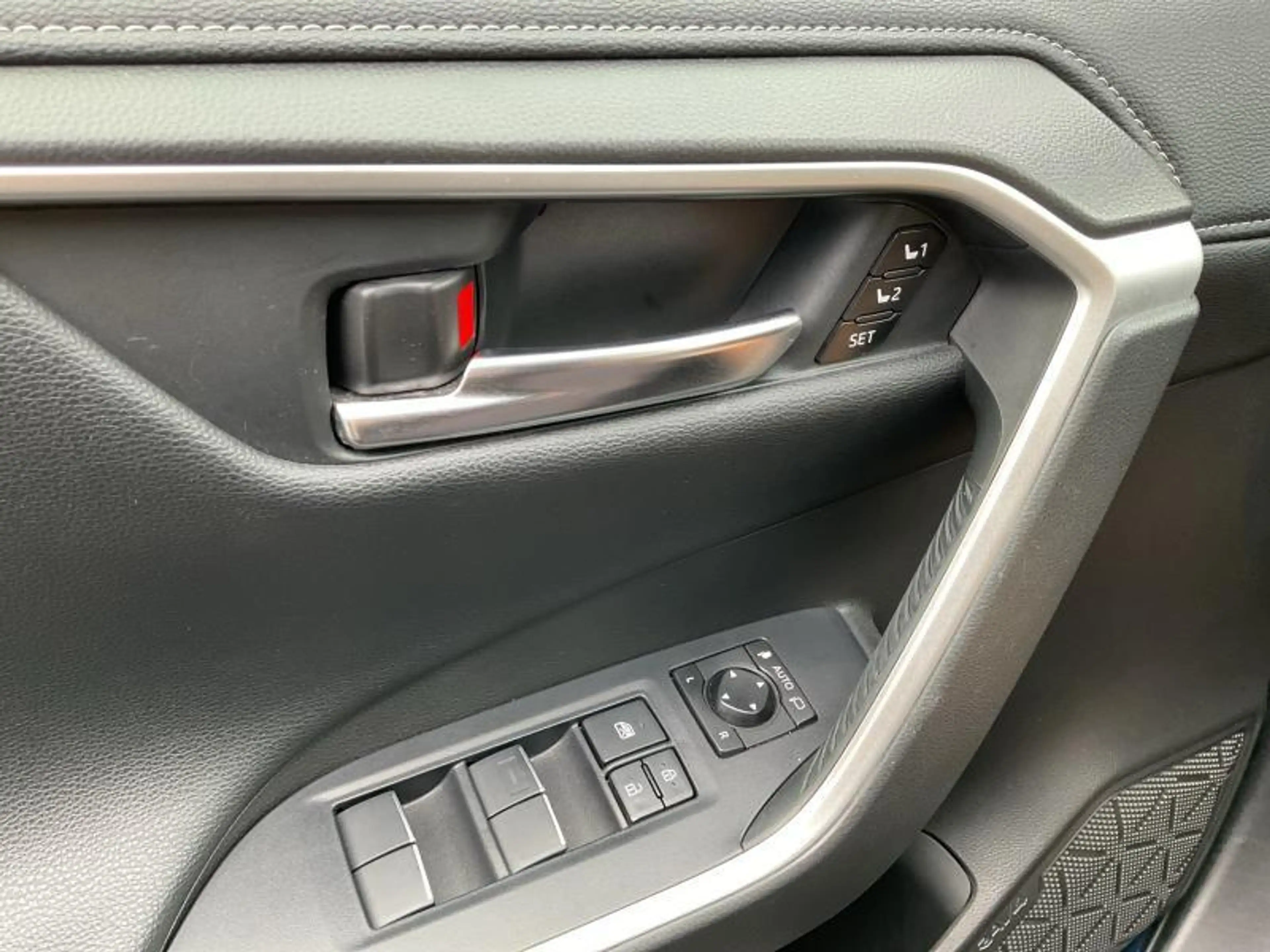 Toyota RAV4 Premium Plus JBL PANO — photo 18