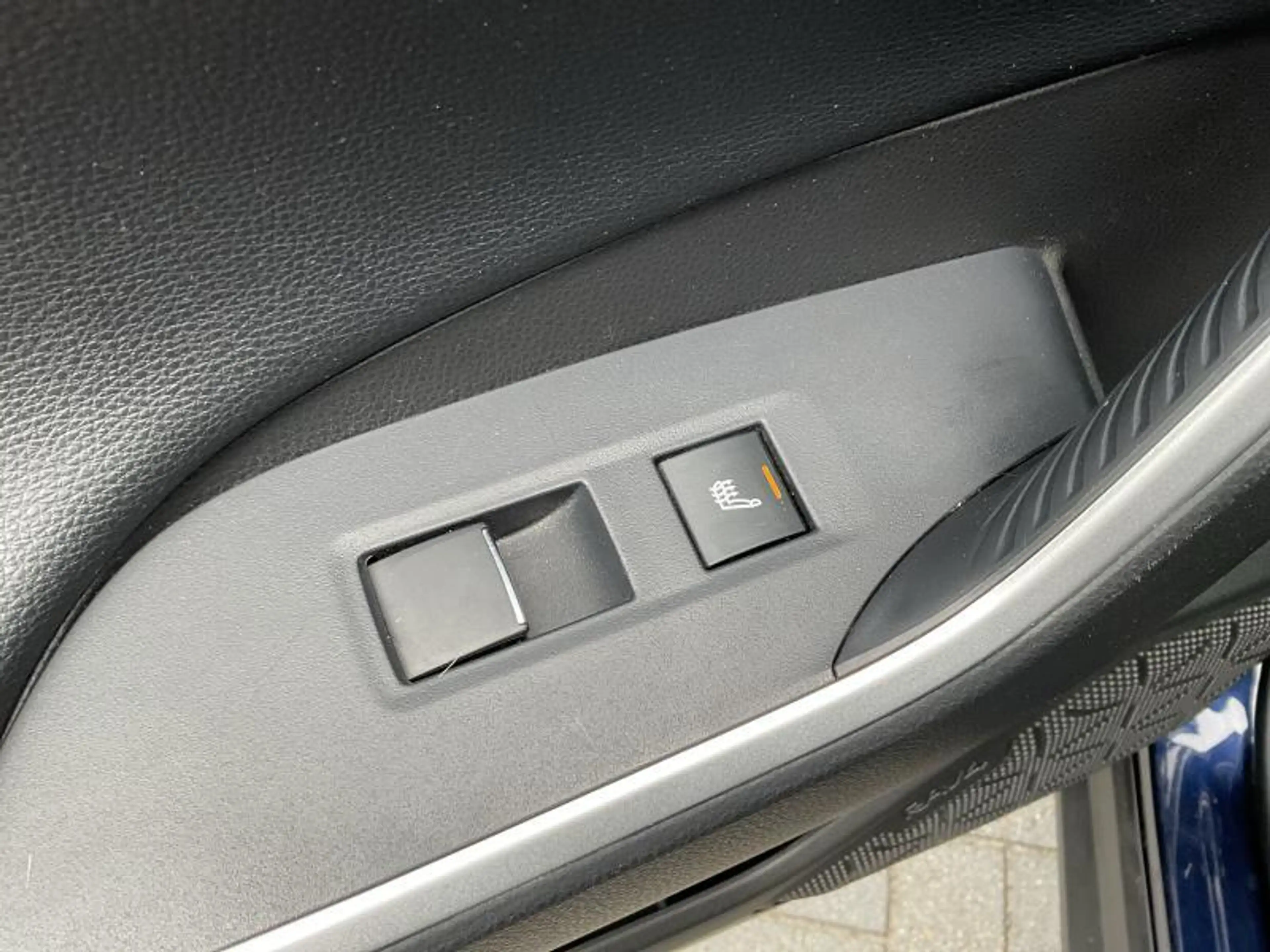 Toyota RAV4 Premium Plus JBL PANO — photo 21