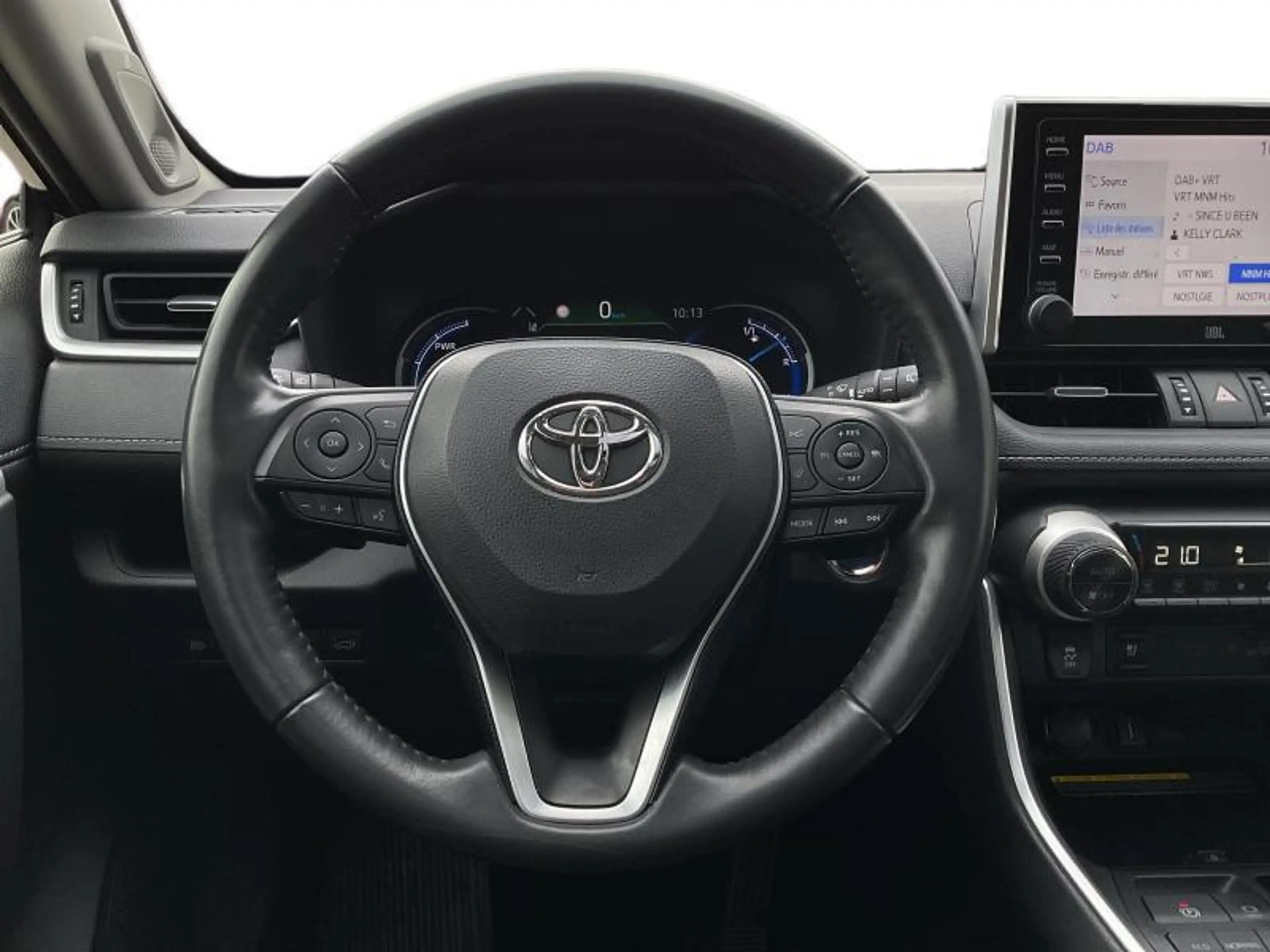 Toyota RAV4 Premium Plus JBL PANO — photo 25