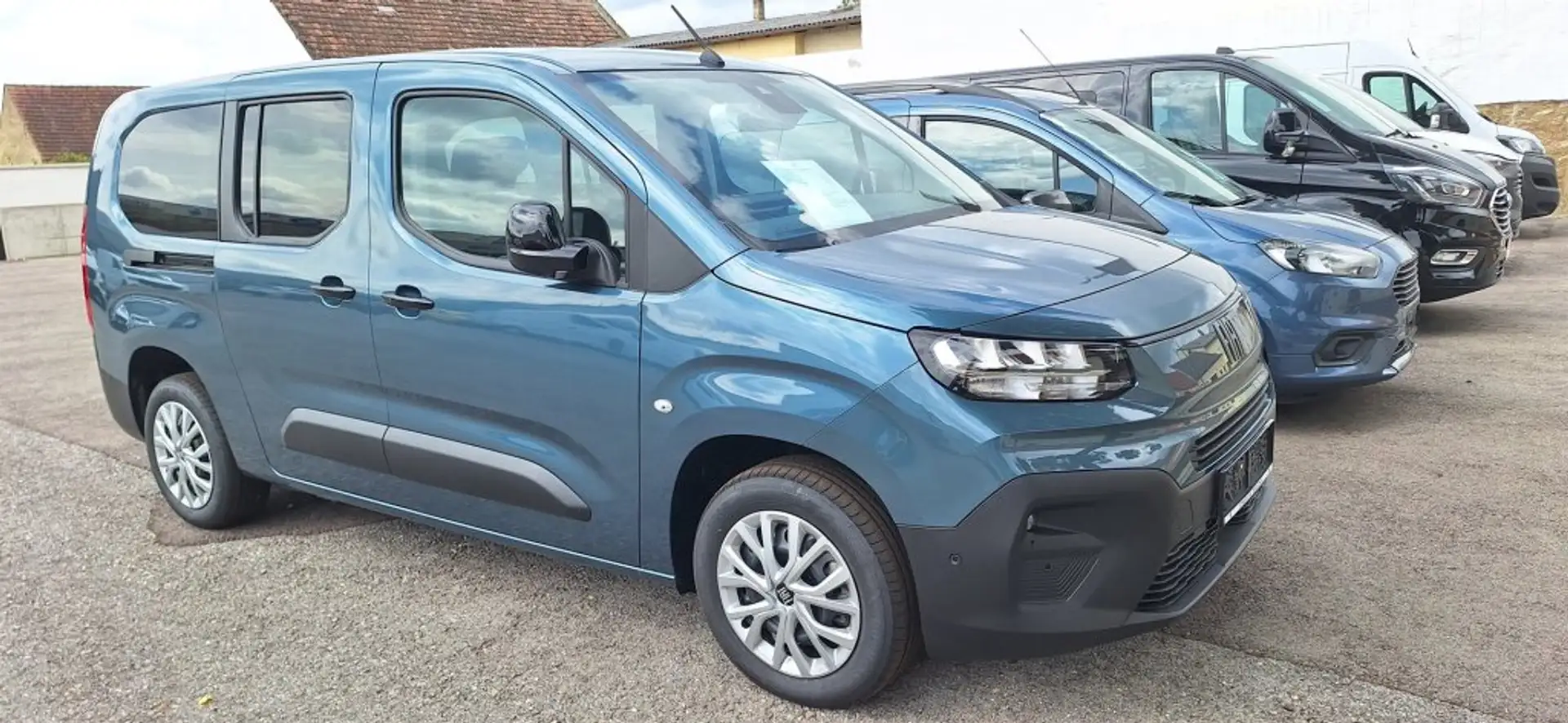 Fiat Doblo Maxi  Automatik XL  incl. Tech und Komfort Paket Bleu - 2