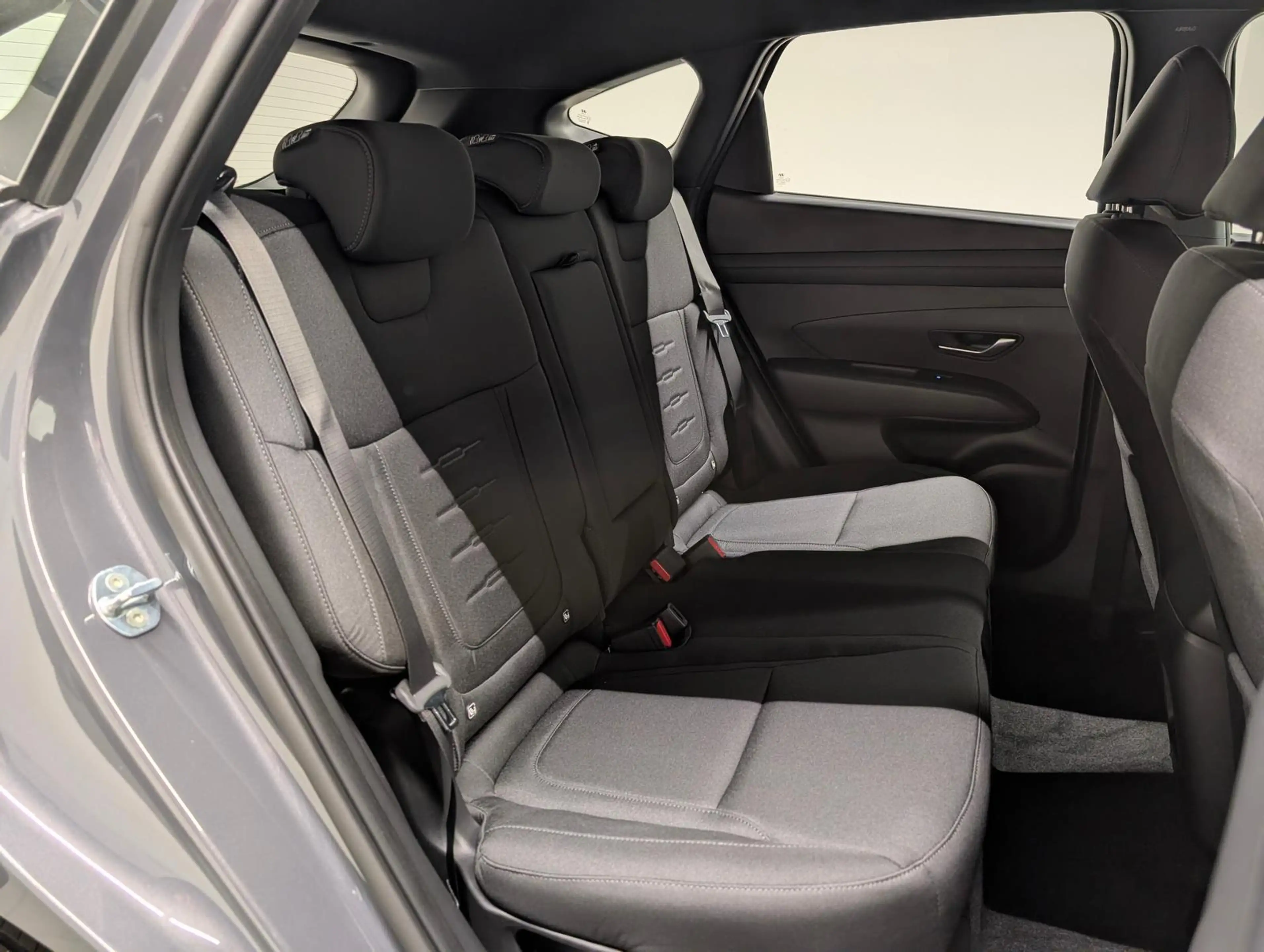 Hyundai TUCSON HEV Black Line LED/Kam/SHZ/Navi/Tempomat — photo 11