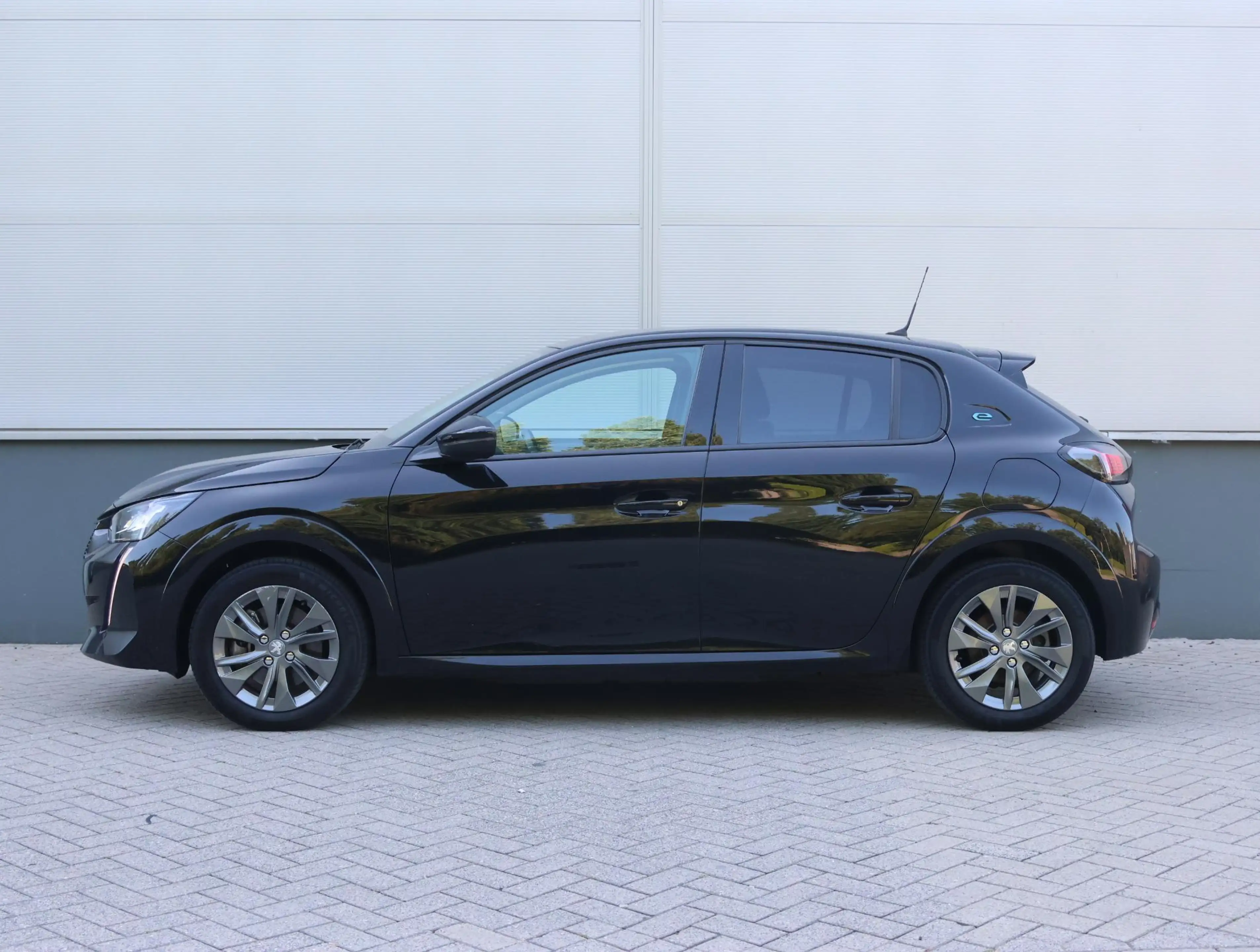 Peugeot e-208 EV Allure Pack 50 kWh — photo 2