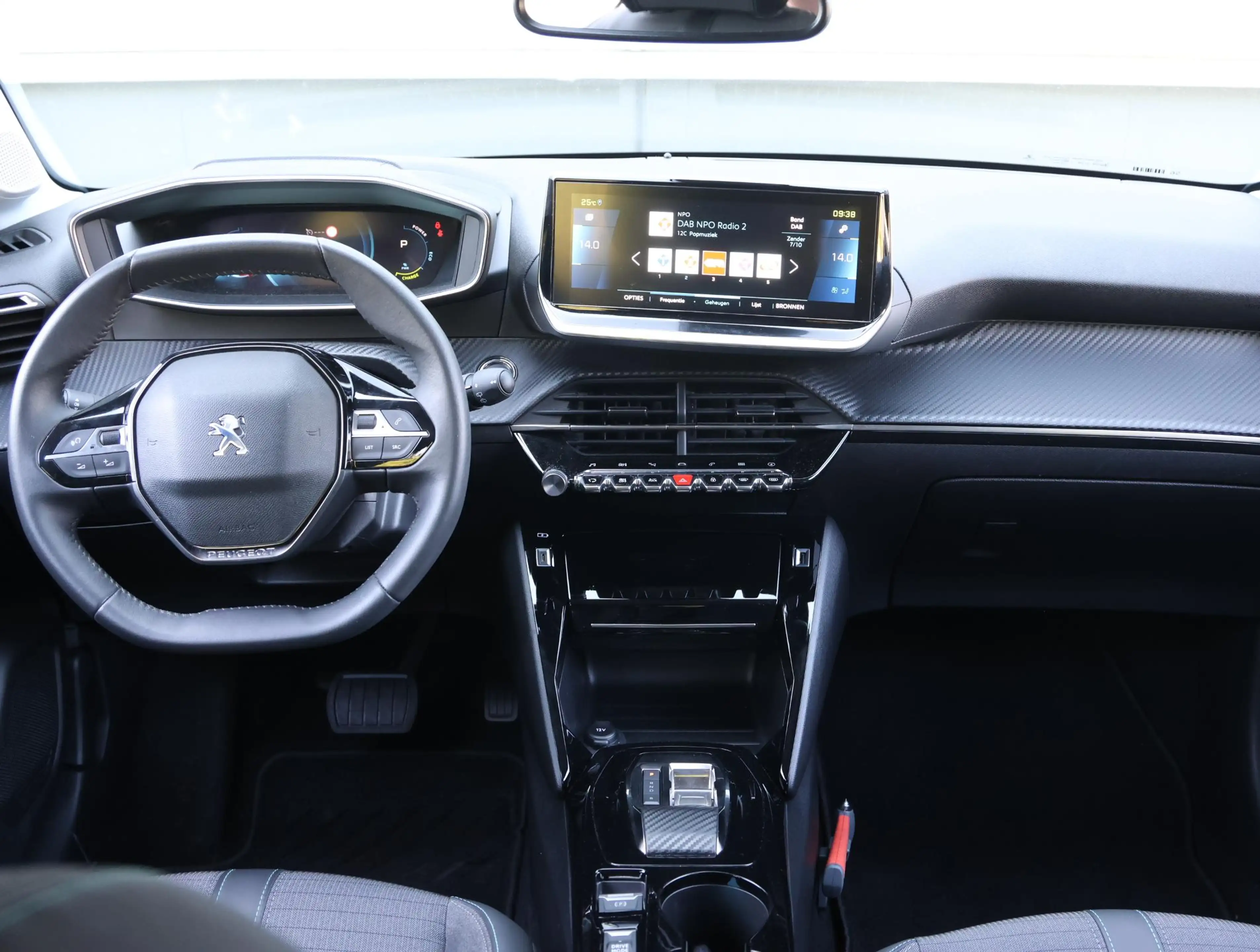 Peugeot e-208 EV Allure Pack 50 kWh — photo 12