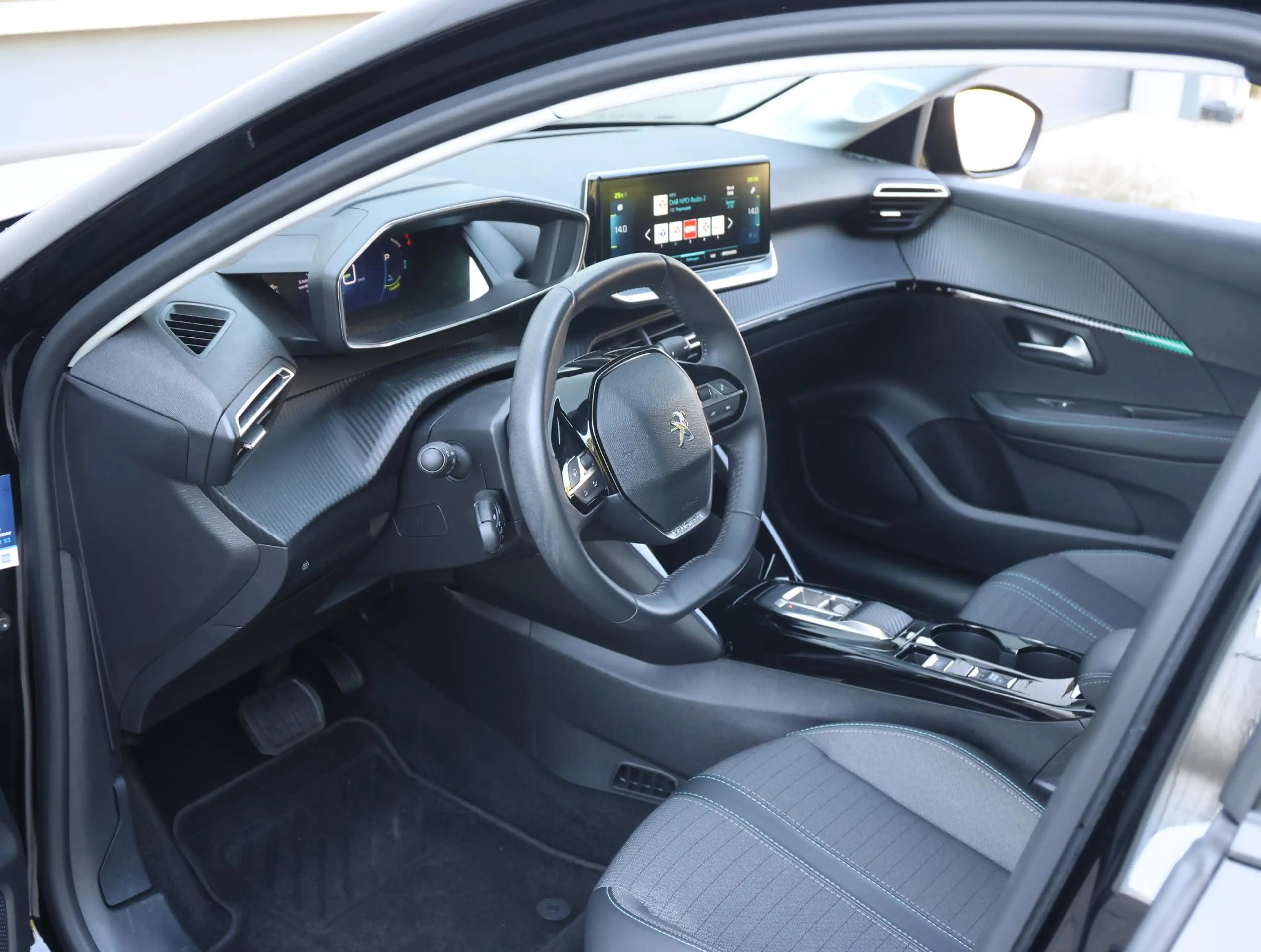 Peugeot e-208 EV Allure Pack 50 kWh — photo 10