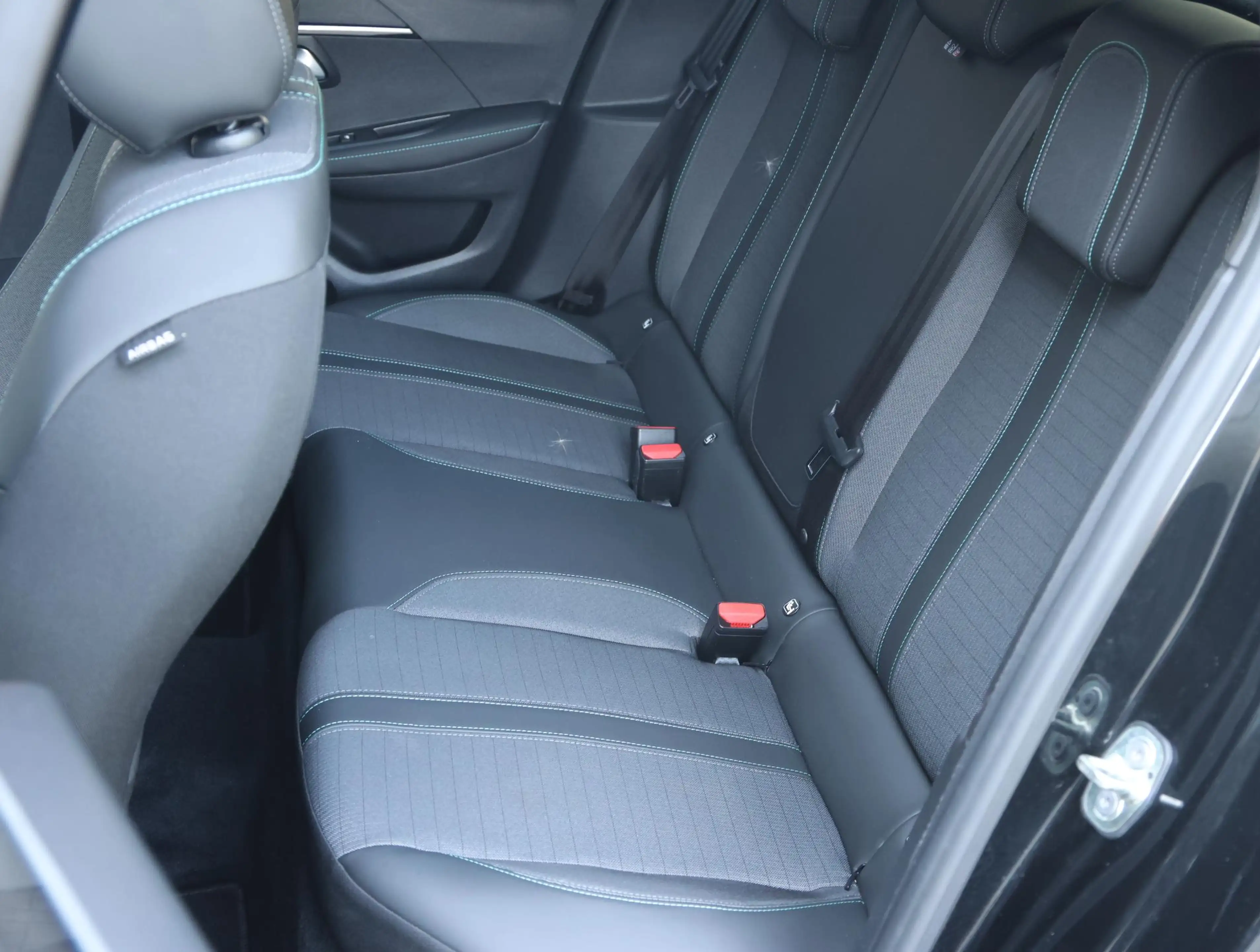 Peugeot e-208 EV Allure Pack 50 kWh — photo 15