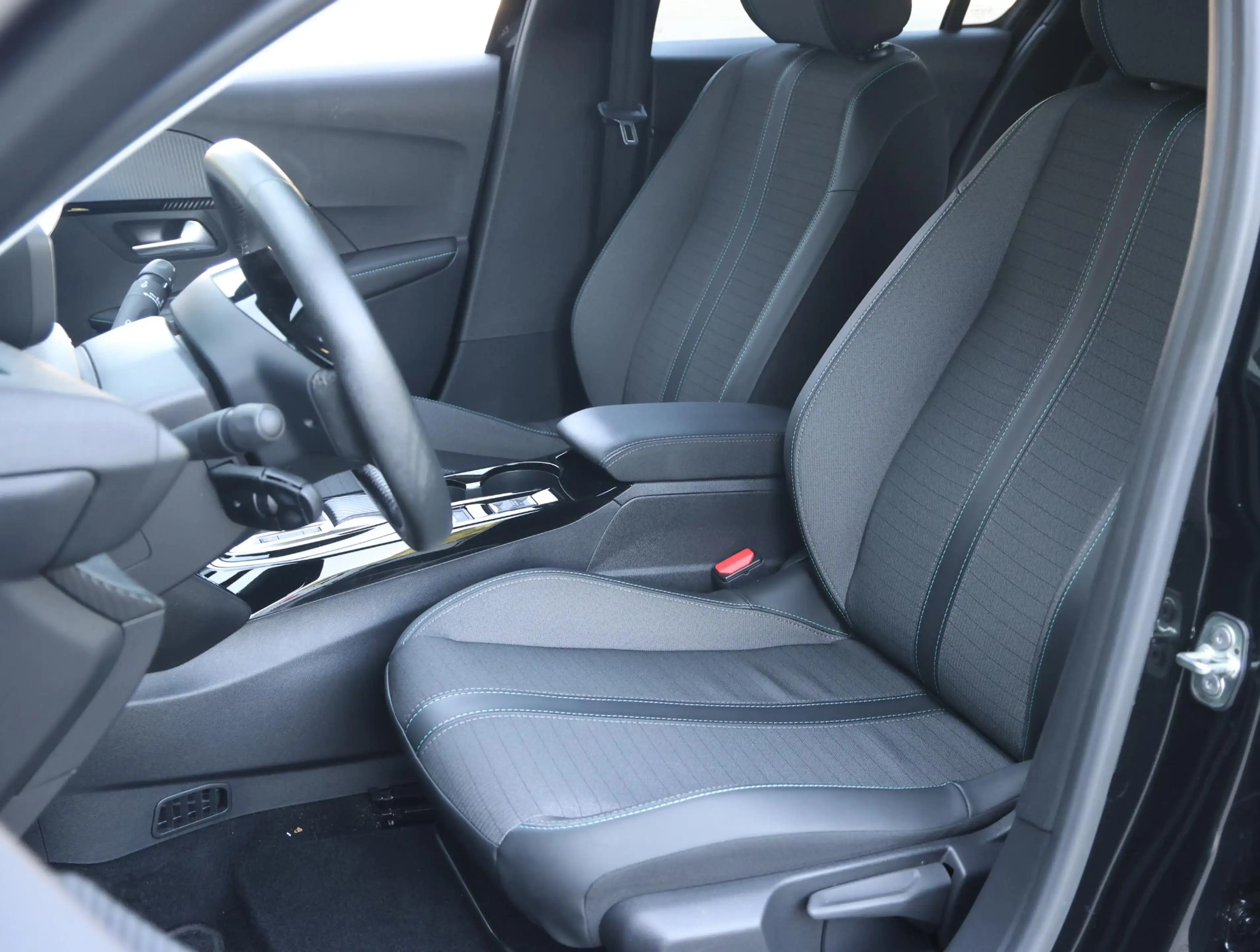 Peugeot e-208 EV Allure Pack 50 kWh — photo 11