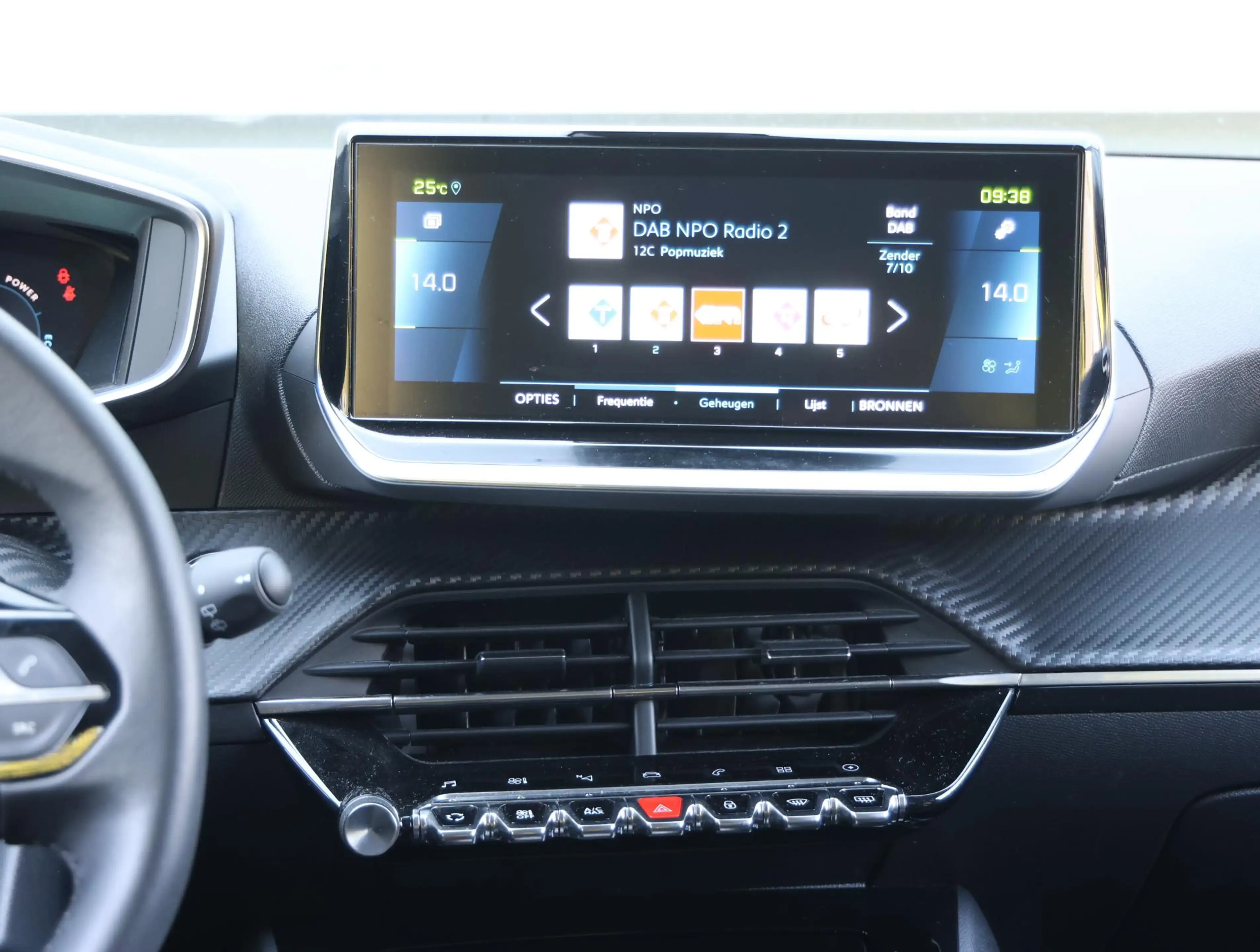 Peugeot e-208 EV Allure Pack 50 kWh — photo 13
